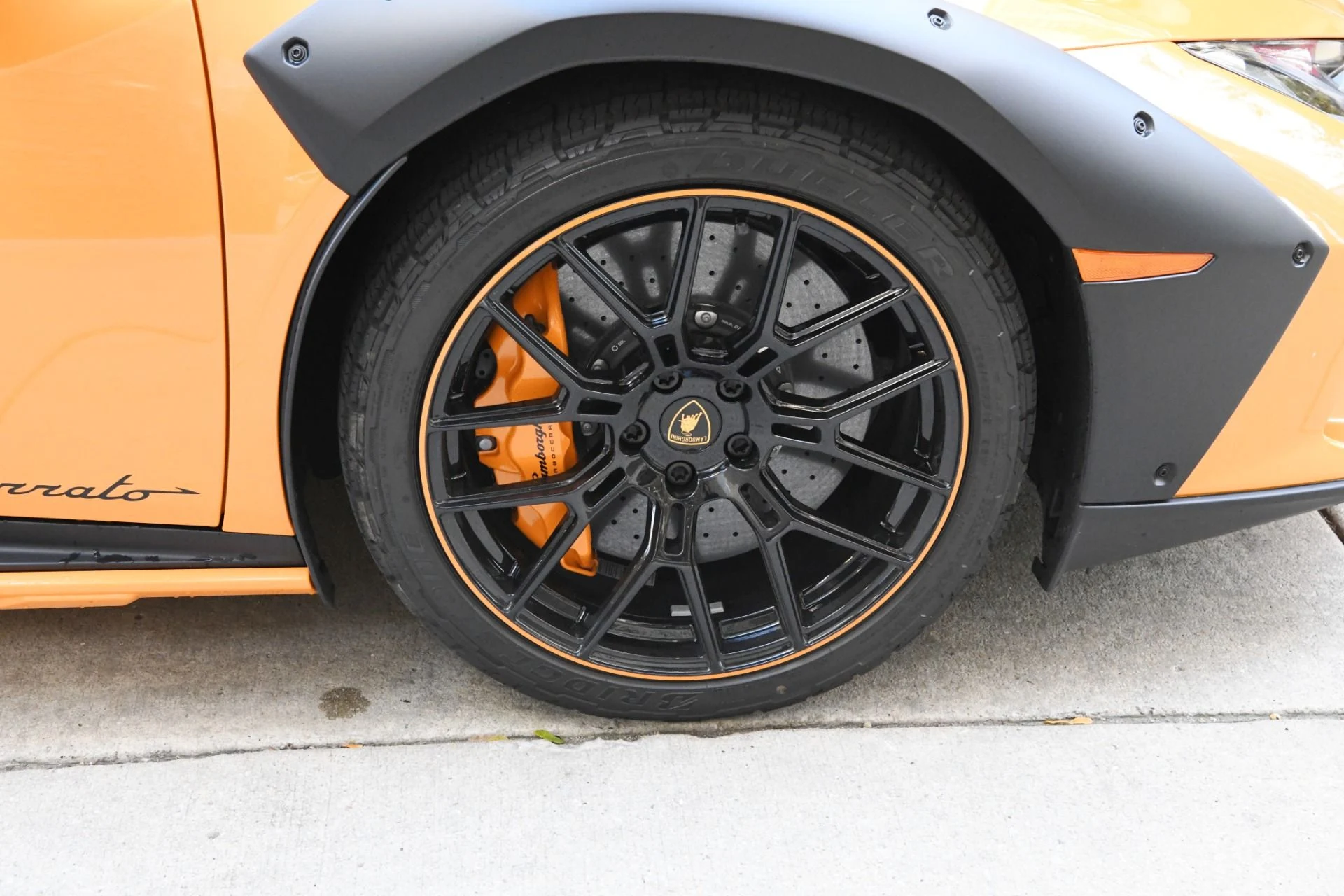 mph019_1051842715_Used_2023_Lamborghini_Huracan_Sterrato_1748536485_56551e6f03