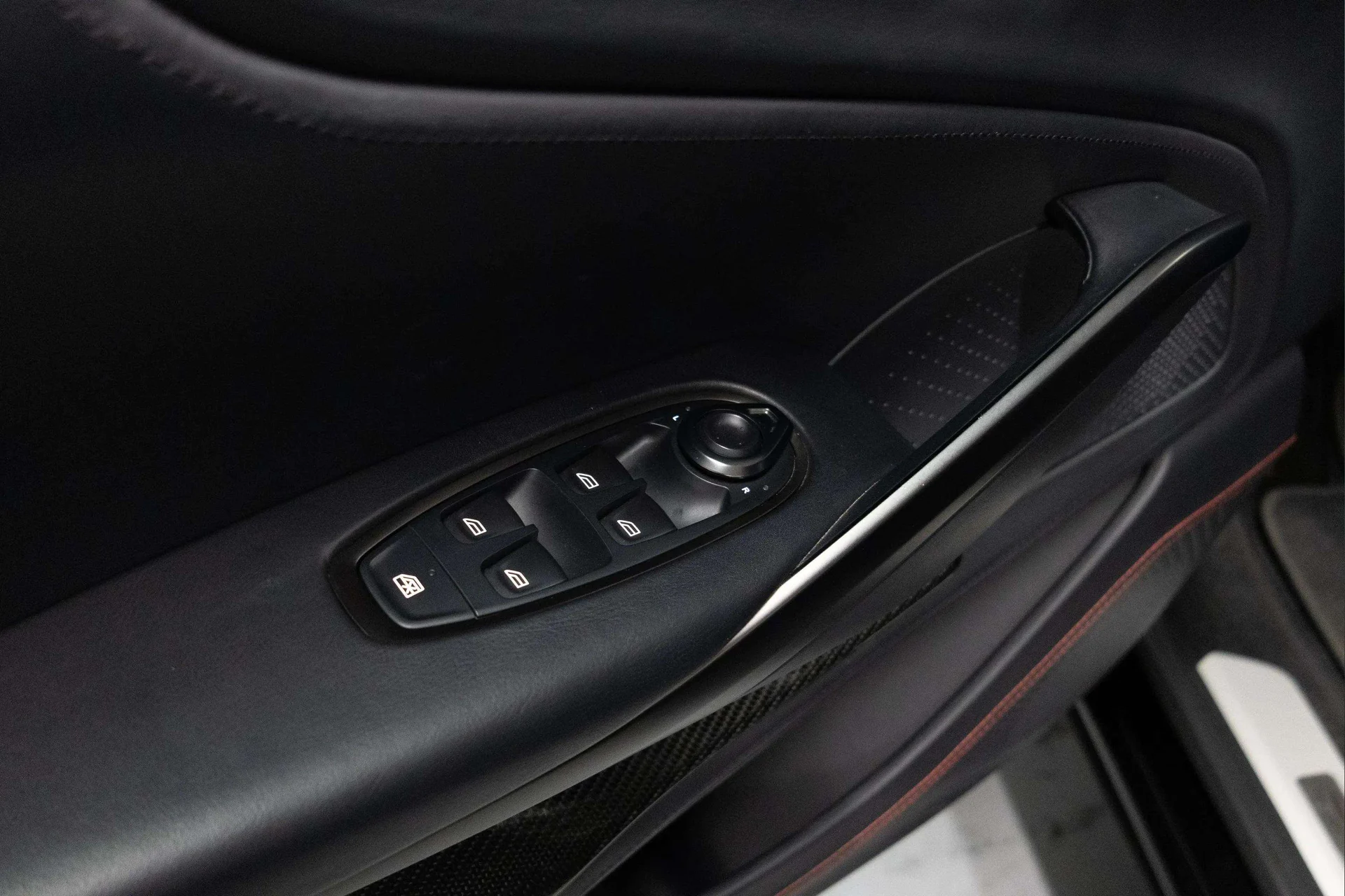 mph019_1056224838_181bb0f0_31b7_4e8d_8710_8714c14fbdb9_202320_Aston20_Martin20_DBX_207072028_SD_7_VUJBW_9_PTV_0613129_20_802bd041bd