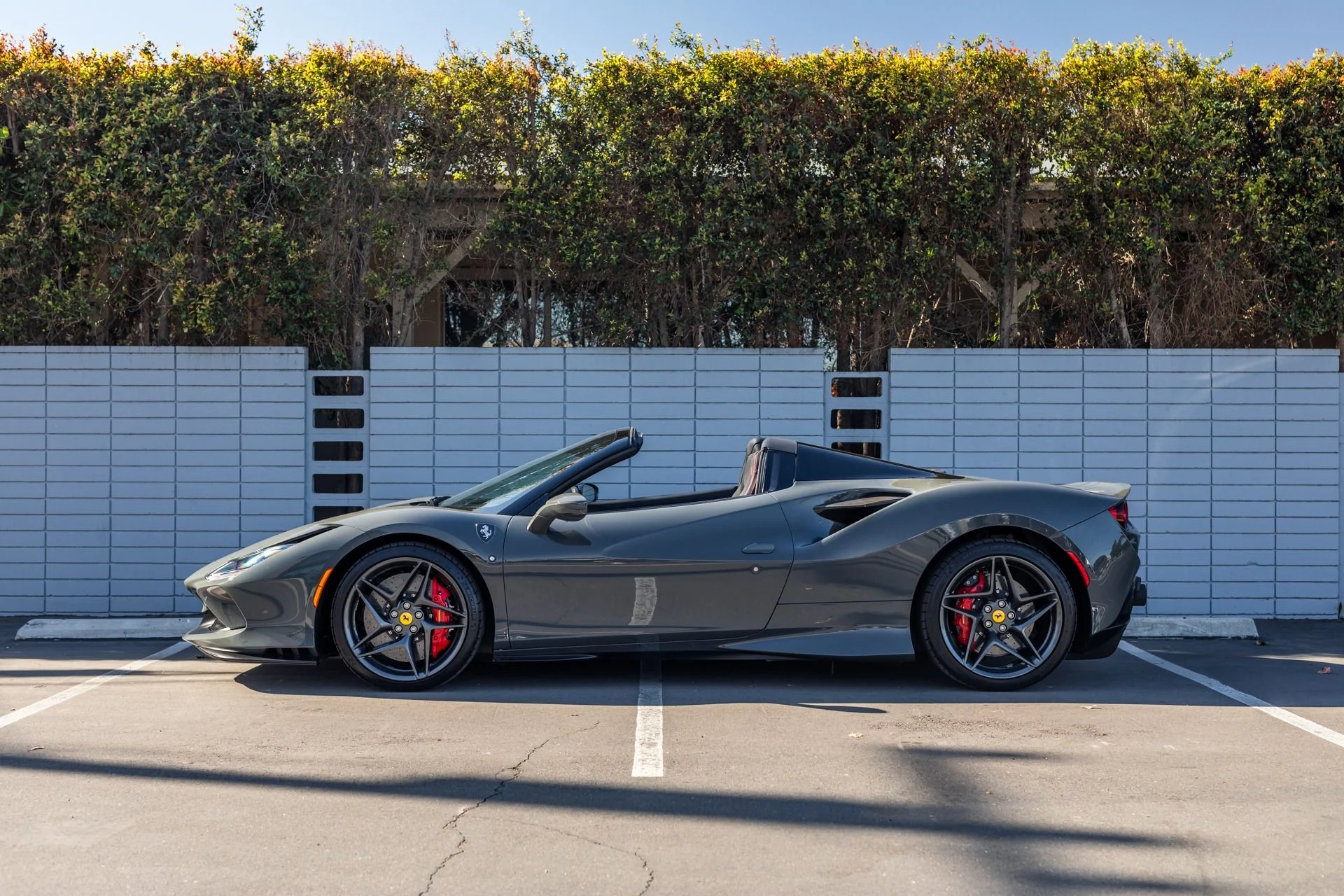 mph019_1058448949_Used_2023_Ferrari_F8_Spider_1736988443_5c15eb6543