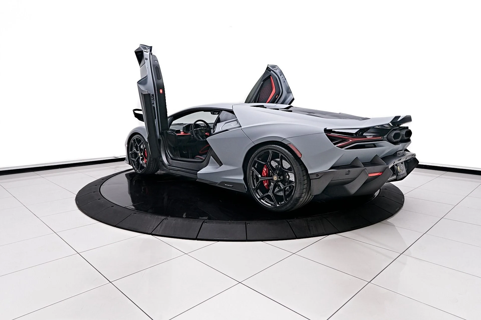 mph019_1058877752_Used_2024_Lamborghini_Revuelto_Base_1732929046_9f993ab1fd
