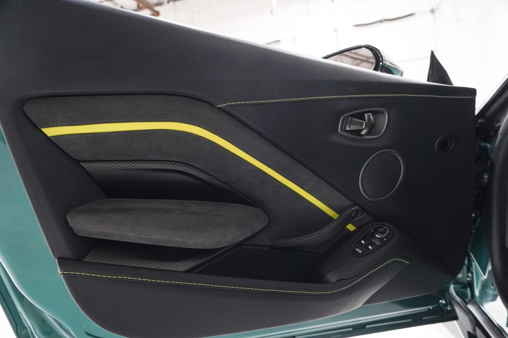 mph019_1065856136_5b2eeb1b26df2b9ff3441a921b2f4eeb_966ddf70fd