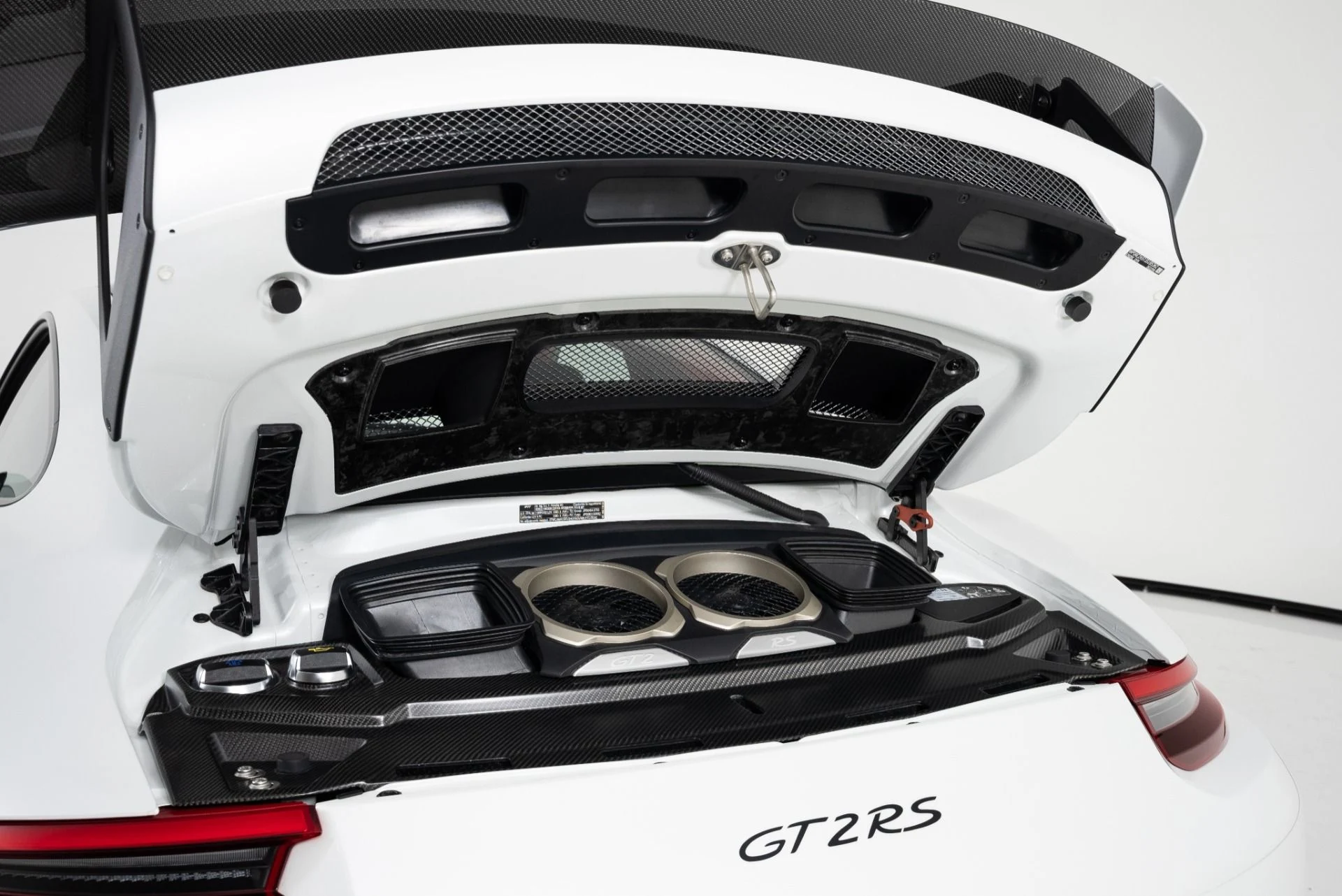 mph019_1068973629_Used_2018_Porsche_911_GT_2_RS_1755537999_412566bb4d