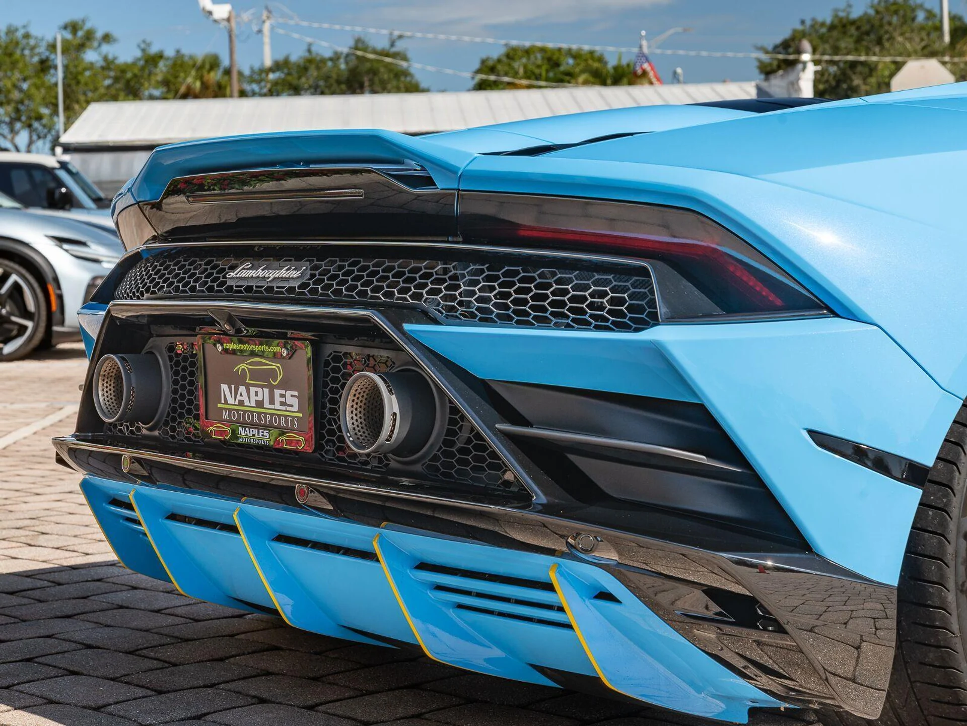 mph019_1069068717_Used_2022_Lamborghini_Huracan_EVO_Spyder_AWD_1792704190_87be06c303