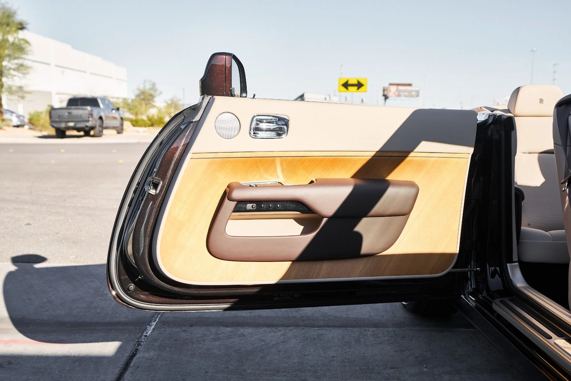 mph019_1089615125_Used_2020_Rolls_Royce_Dawn_Base_1762645795_98c865002a