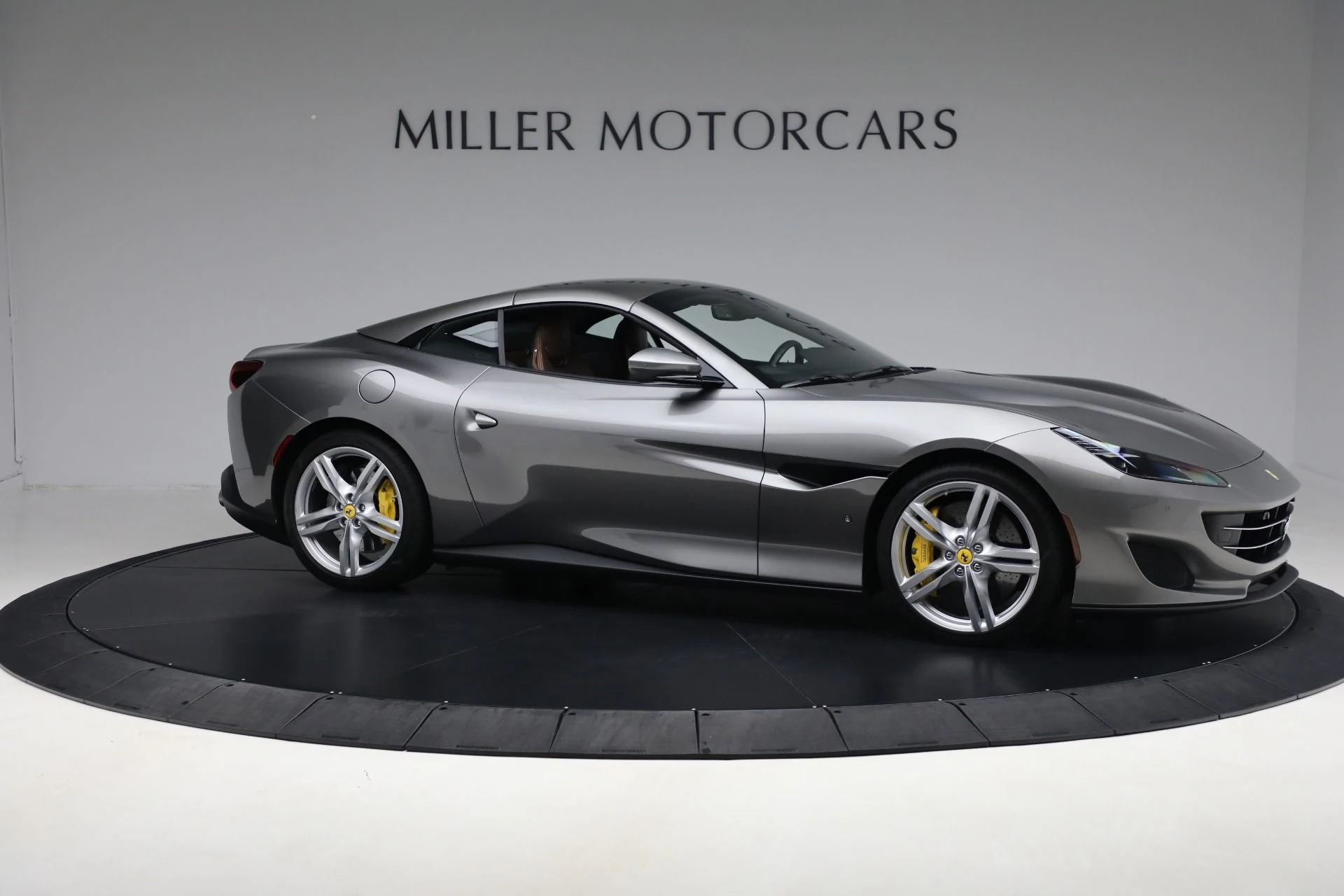 mph019_1094533525_Used_2019_Ferrari_Portofino_956383020d