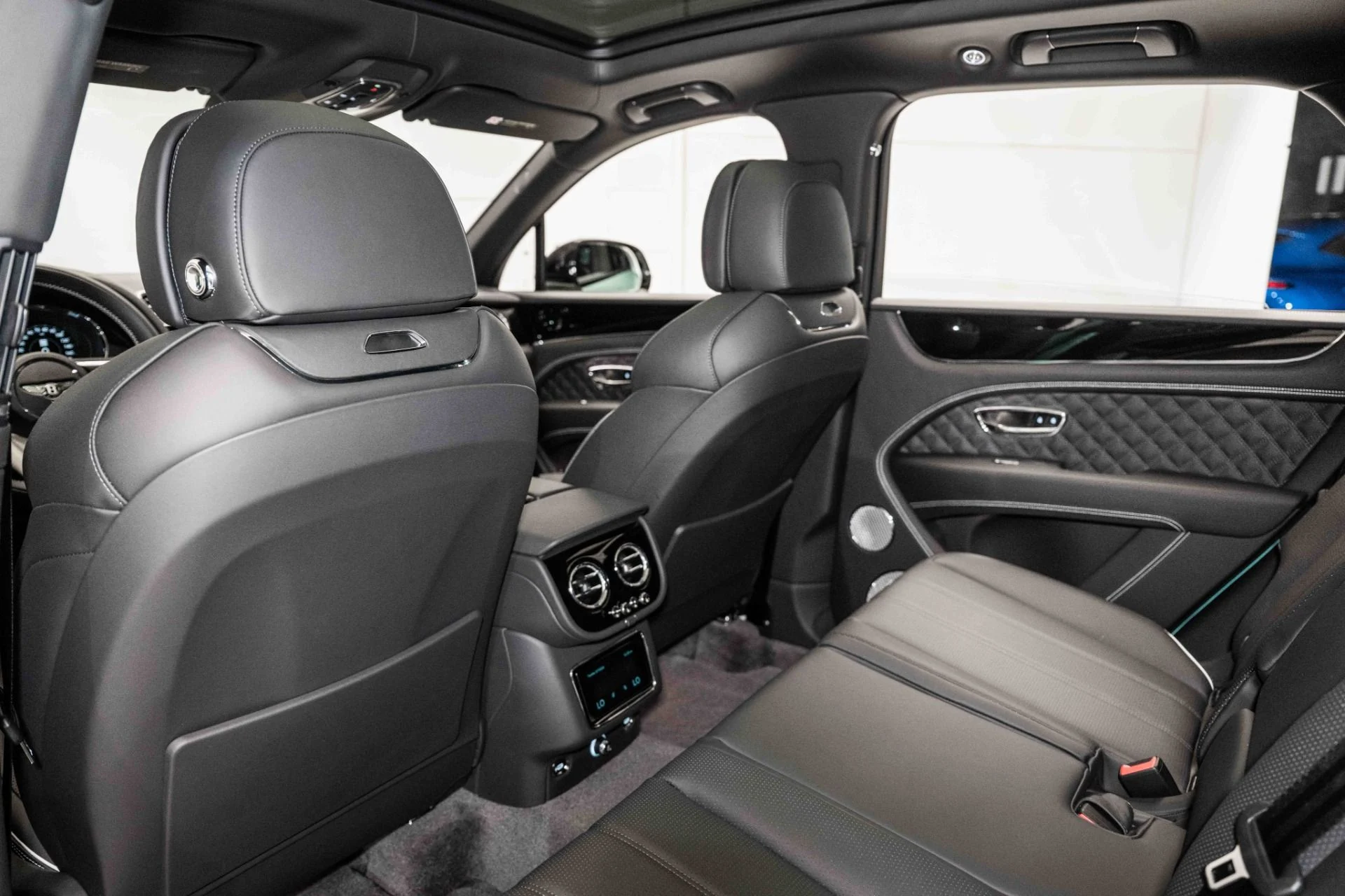 mph019_1097142677_Used_2024_Bentley_Bentayga_S_V8_1753281154_0212453888