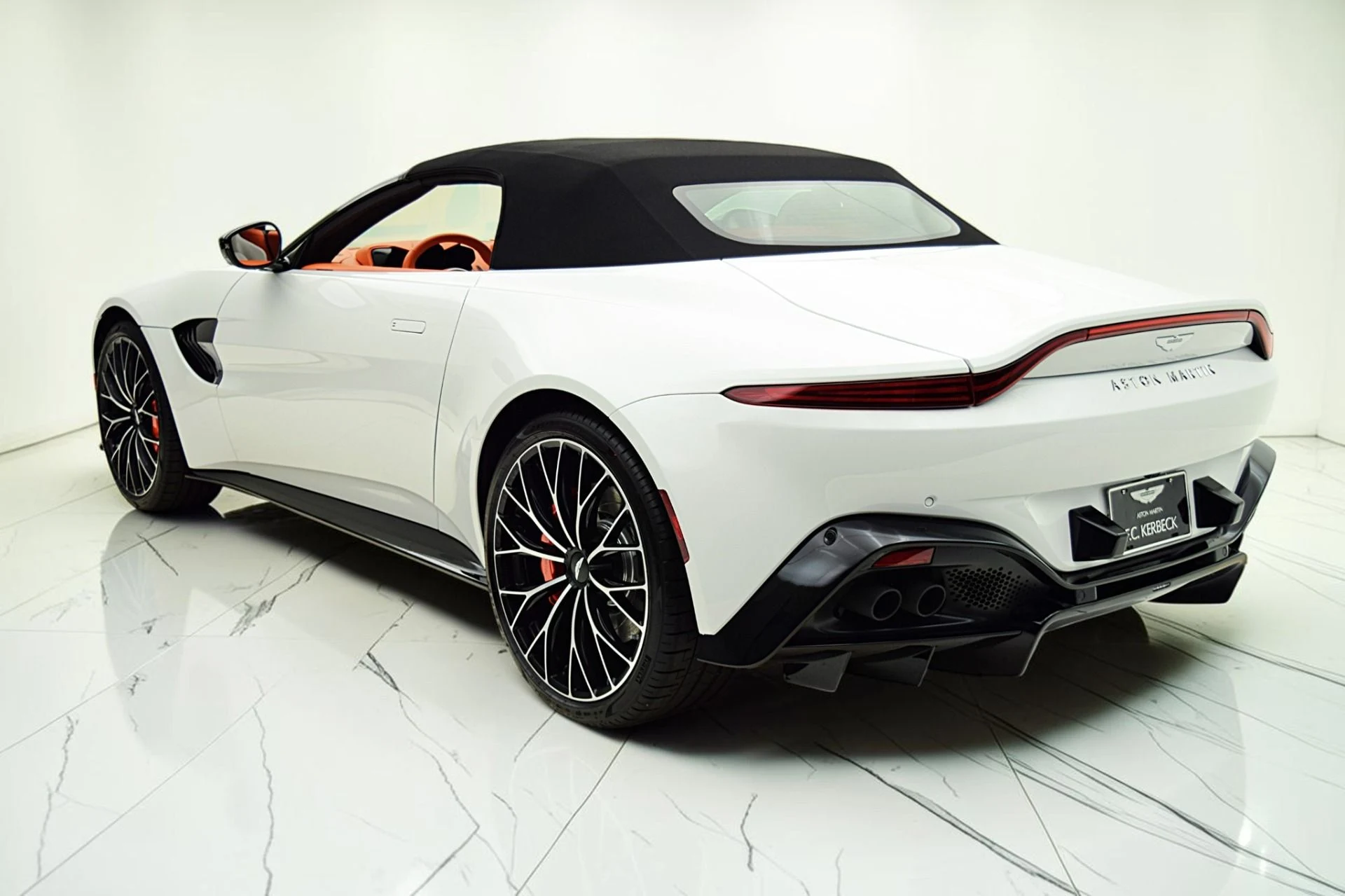 mph019_1098928744_Used_2023_Aston_Martin_Vantage_Roadster_83b27368cc