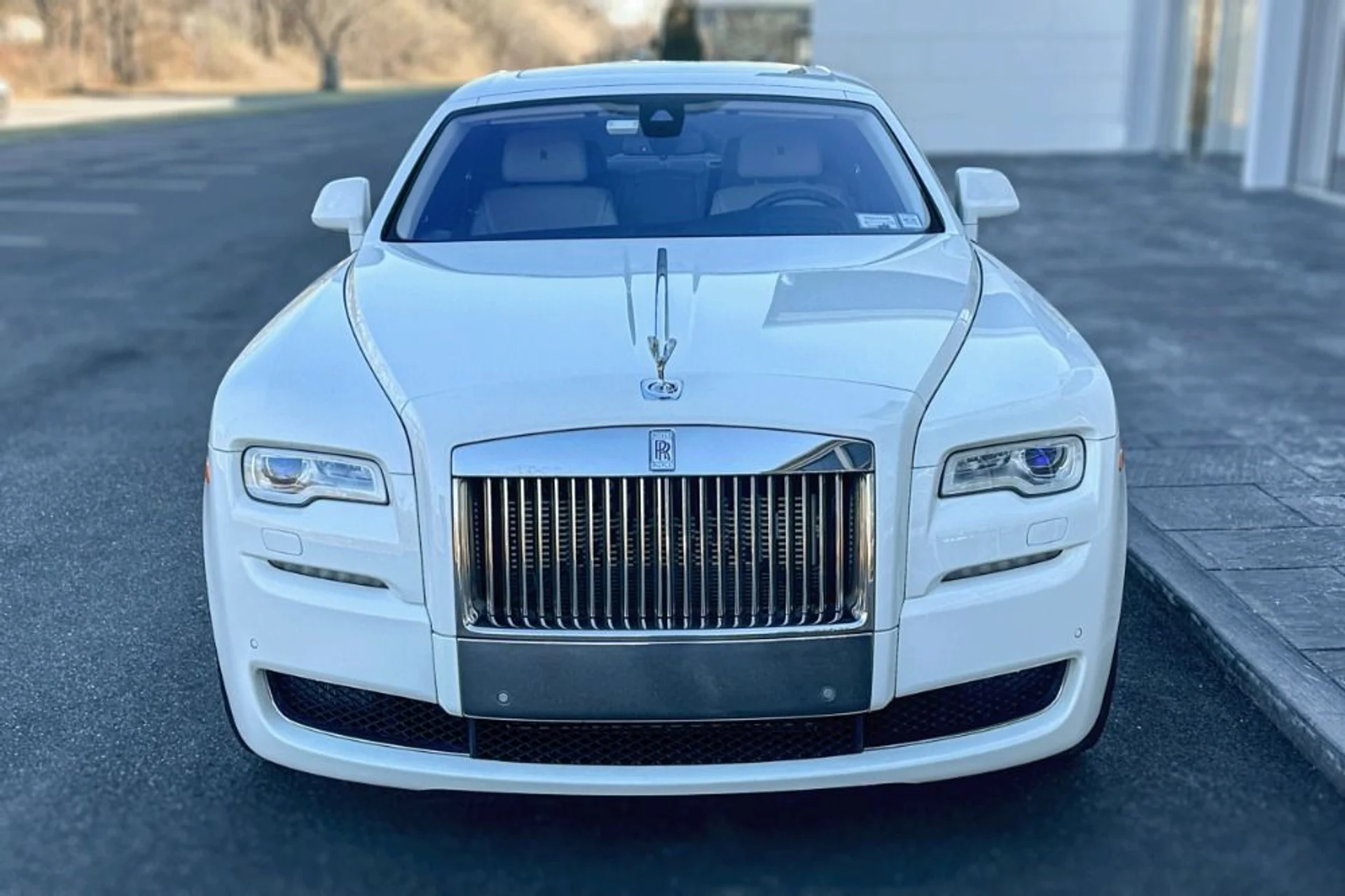 mph019_1115001978_Used_2016_Rolls_Royce_Ghost_1768387674_72cccd5550