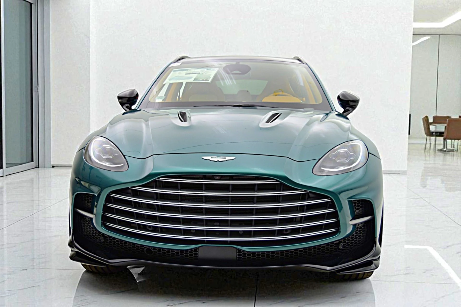 mph019_1115903561_New_2025_Aston_Martin_DBX_707_eb29a1cb2b