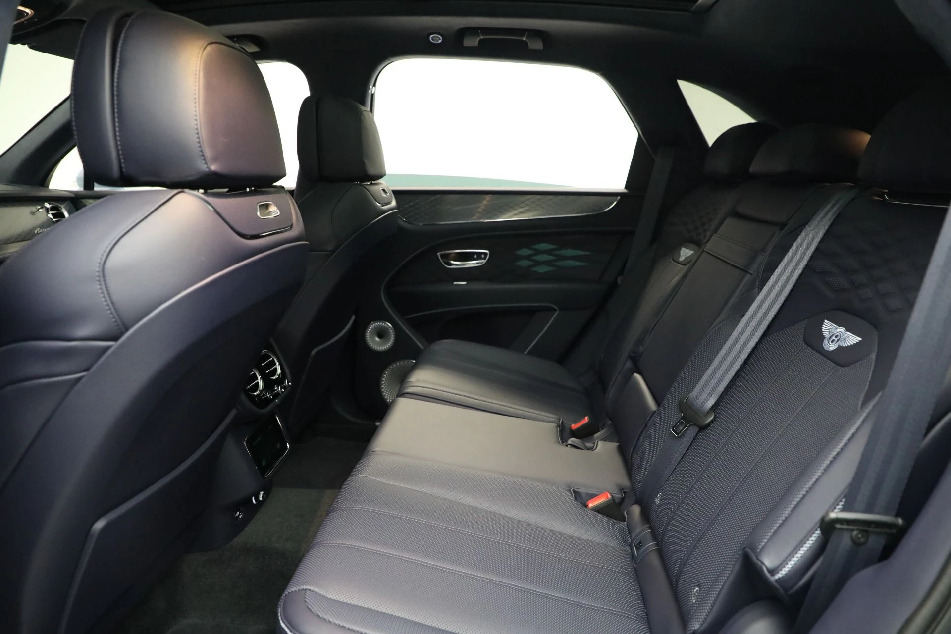 mph019_1120548796_New_2025_Bentley_Bentayga_Azure_V8_869e8db708