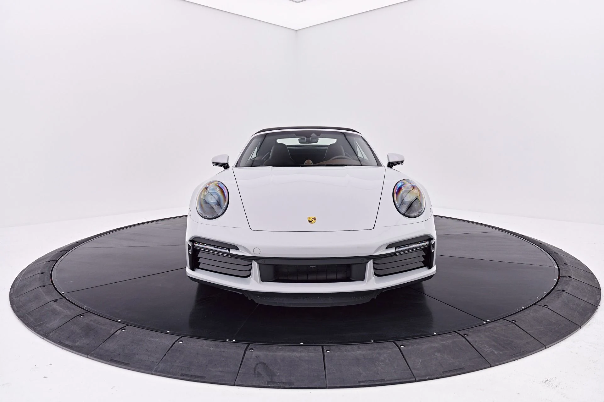 mph019_11207794_Used_2025_Porsche_911_Turbo_S_1786497796_7532e7f721