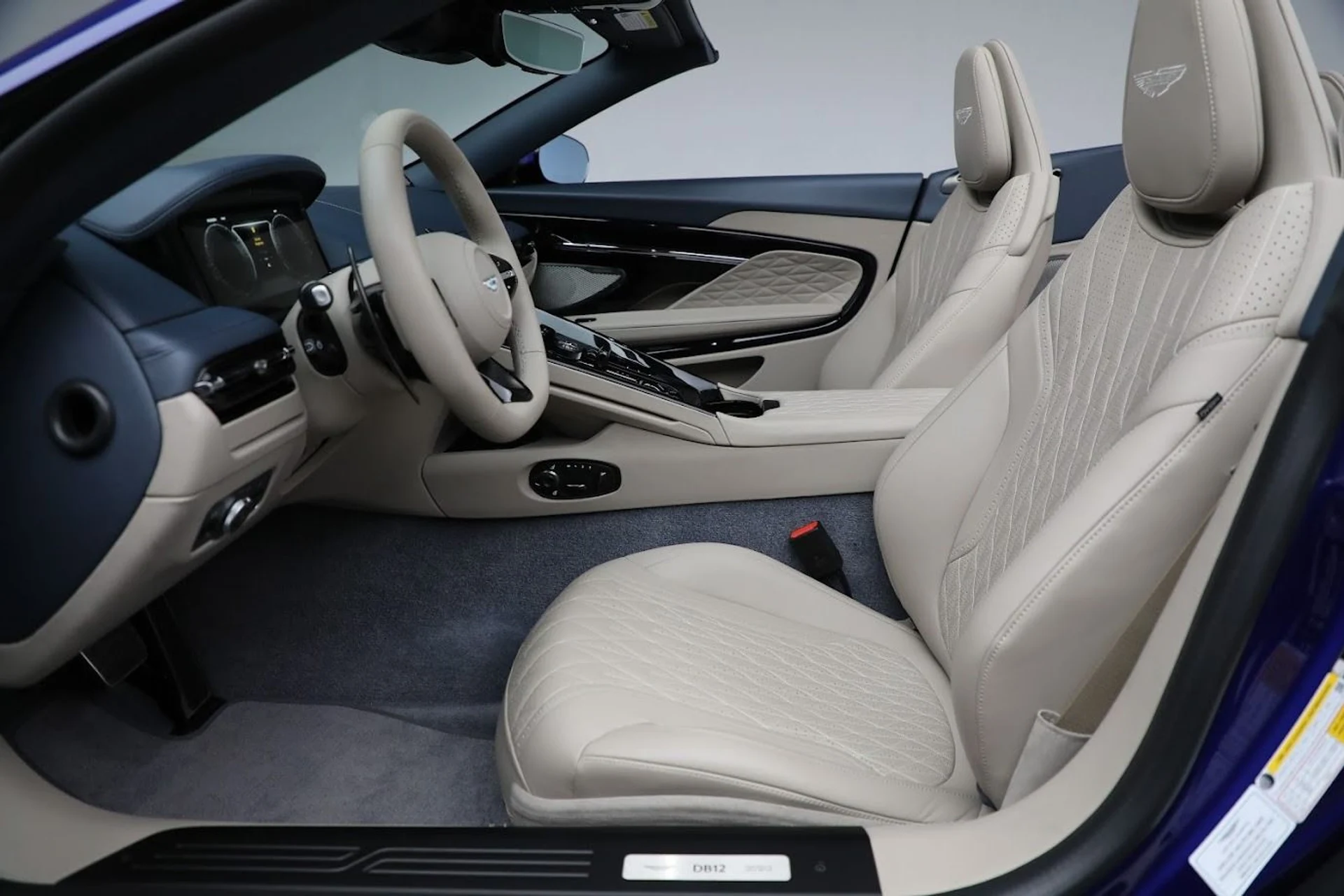 mph019_1126184240_Used_2024_Aston_Martin_DB_12_Volante_12111ce20d