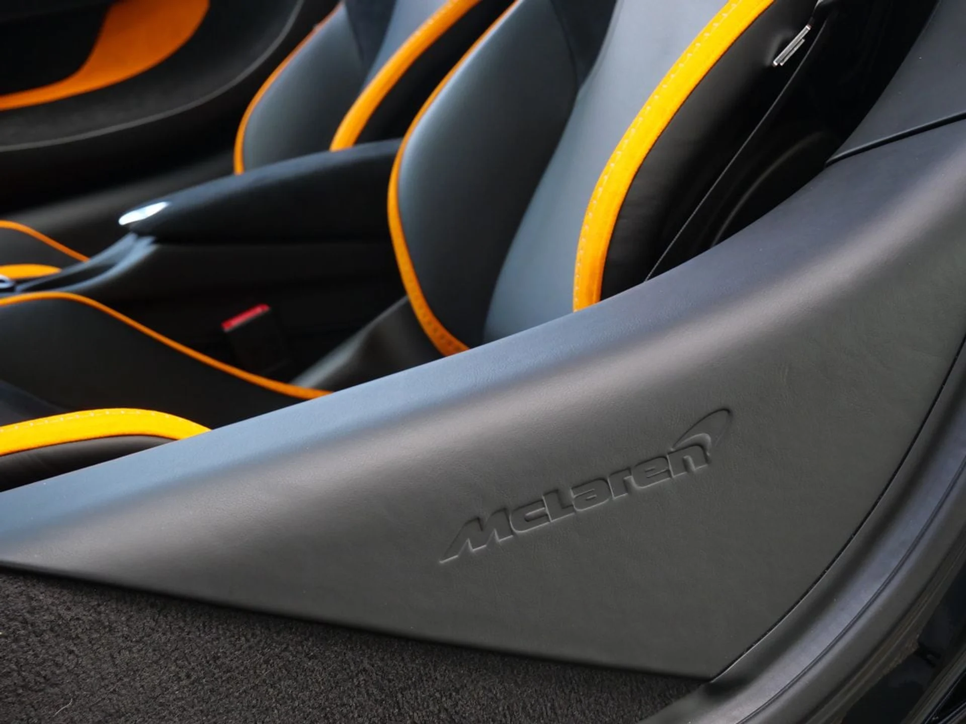 mph019_1130210125_4b14509b17356cc93dc0eef4b92ca1bfx_4978cbbeeb