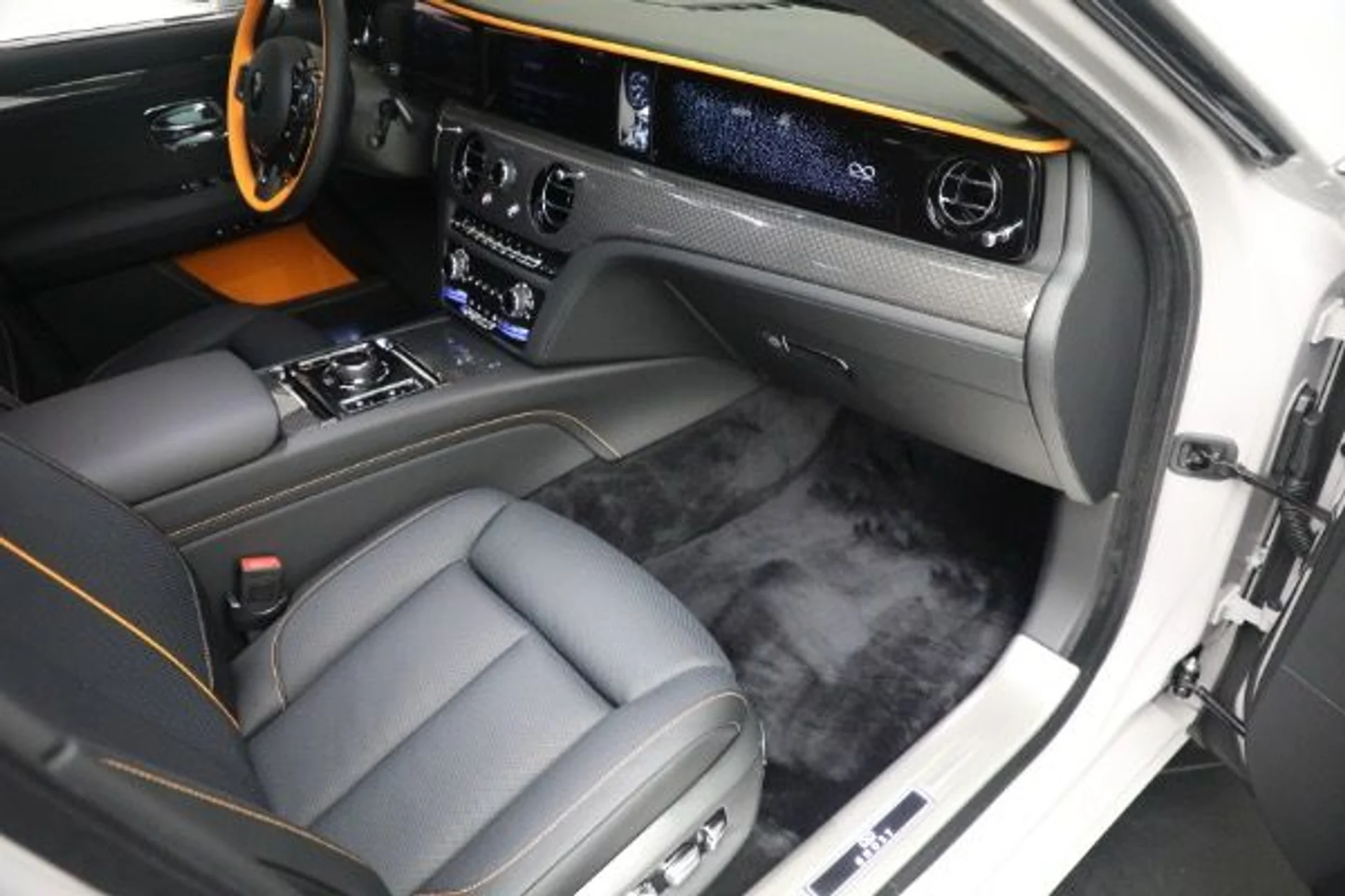 mph019_1141333871_New_2025_Rolls_Royce_Black_Badge_Ghost_bf324bfc92