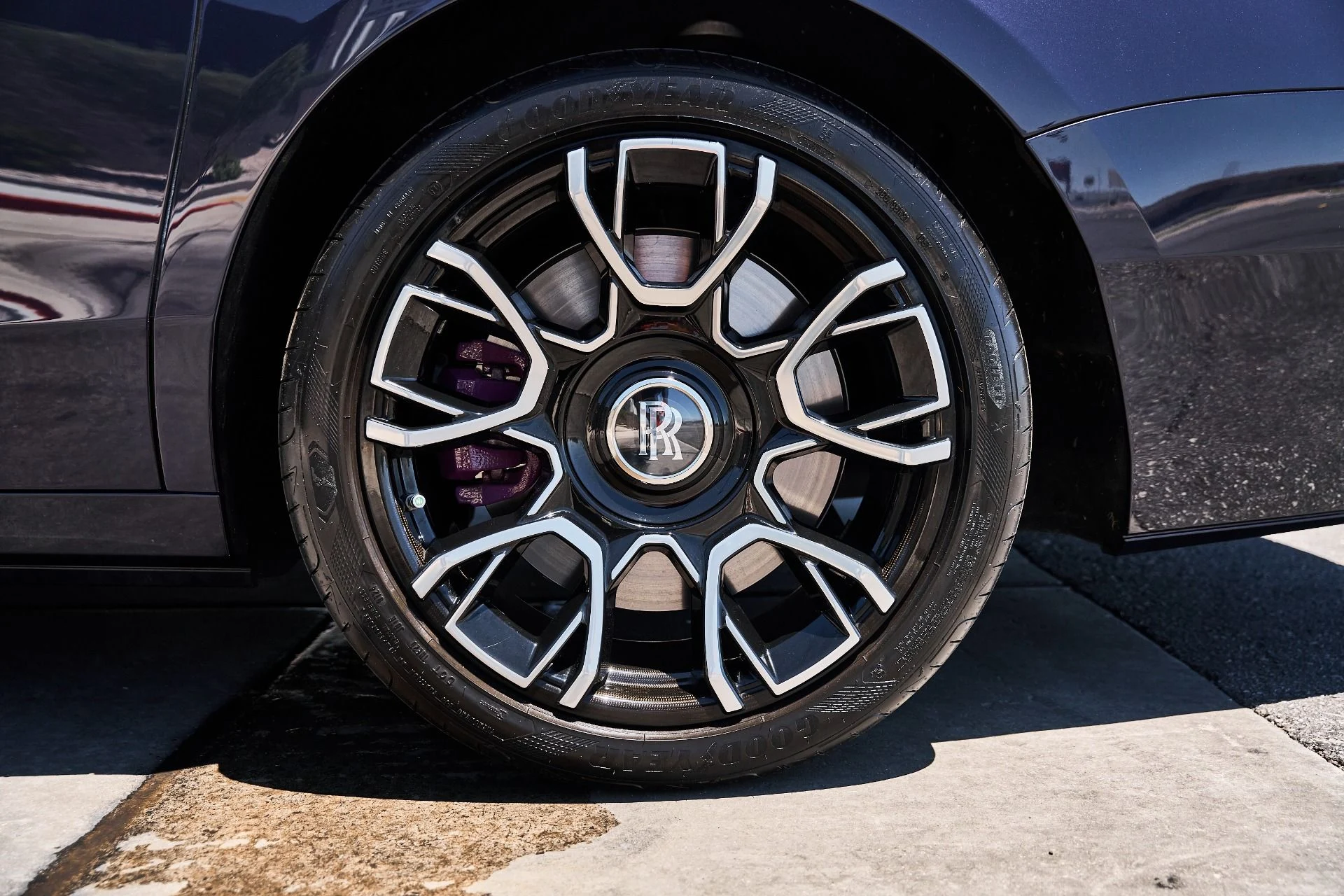 mph019_1141786943_Used_2024_Rolls_Royce_Ghost_Base_1781131221_51d365cd39