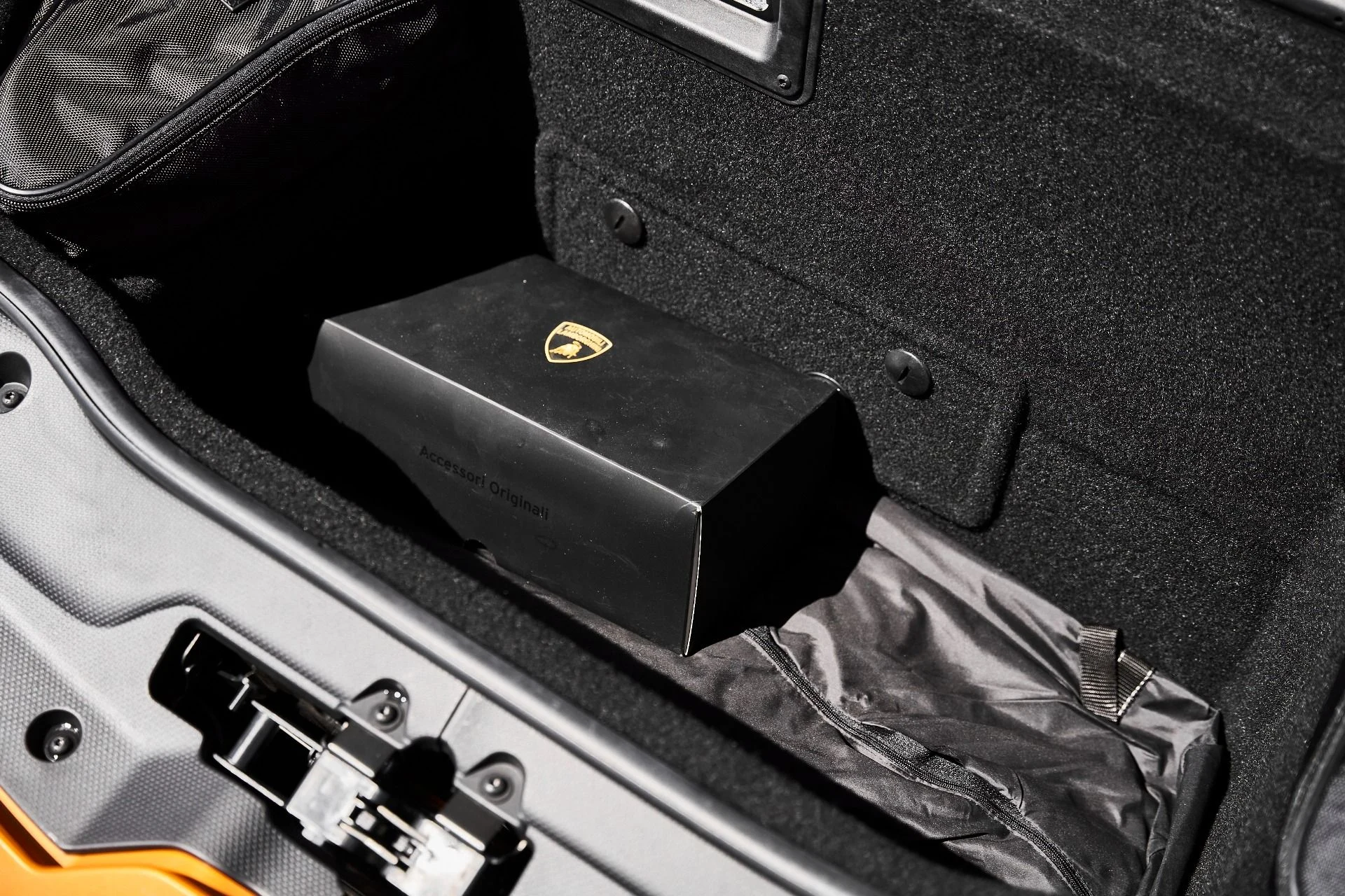 mph019_1152152523_Used_2023_Lamborghini_Huracan_Tecnica_Base_1777011617_1f4d590121