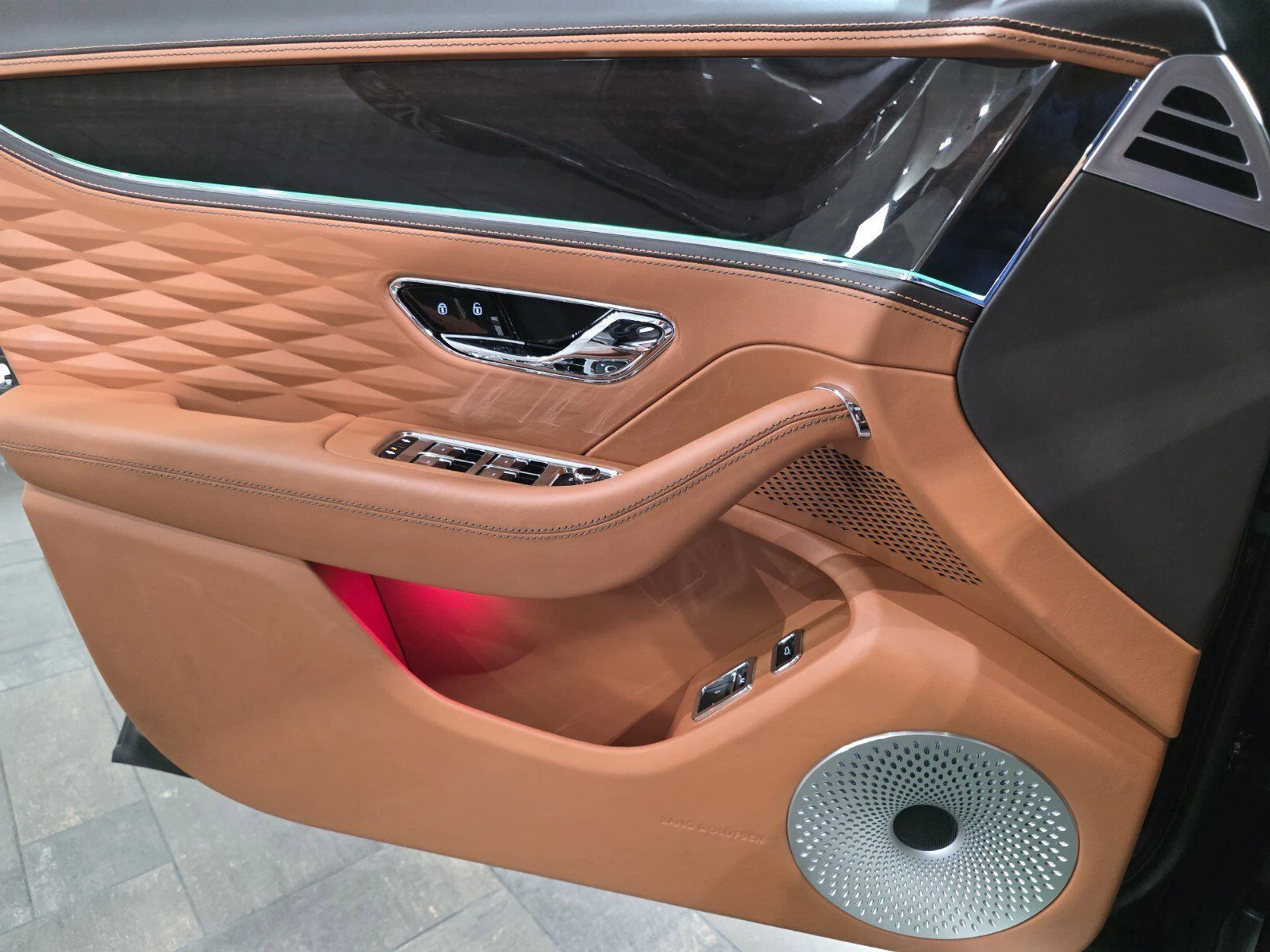 mph019_1160464499_7dd8a588091b94b8f403c6dc887a83e5_1fe29b3c92