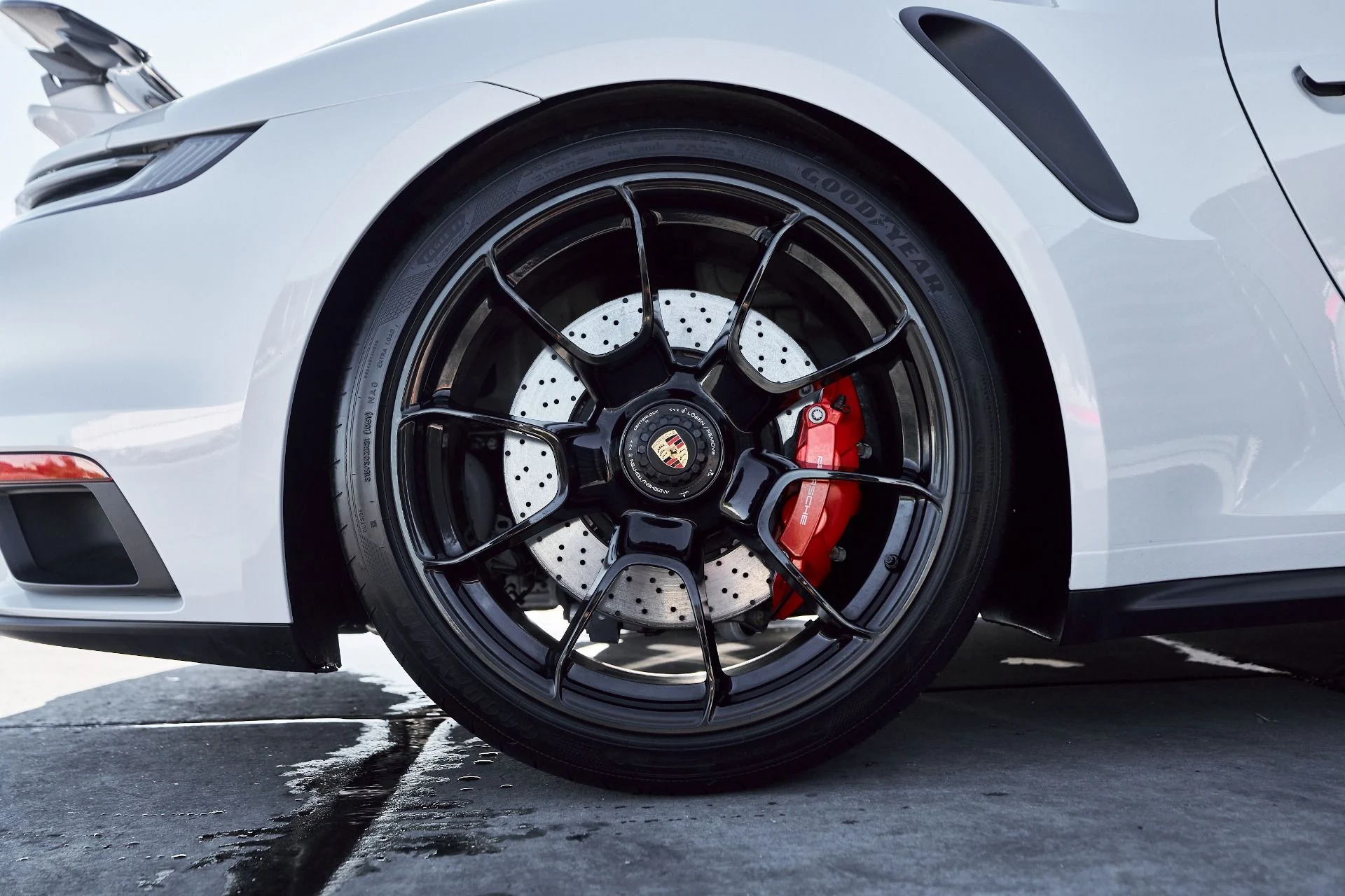 mph019_116660133_Used_2024_Porsche_911_Turbo_1765332411_76ec1d93c6