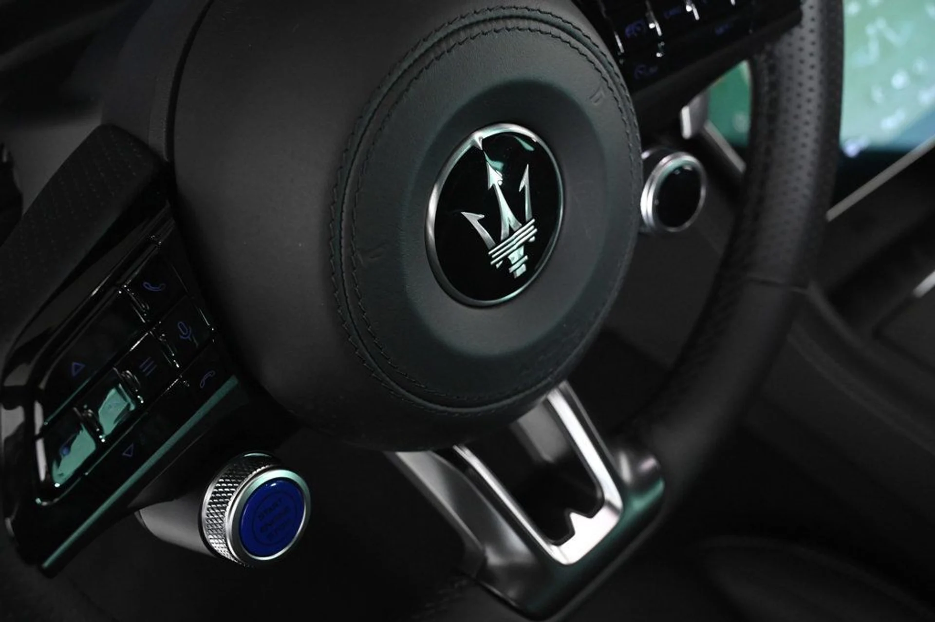 mph019_1181328376_used_2025_maserati_grecale_base_11350_22975680_19_1024_9905c43feb