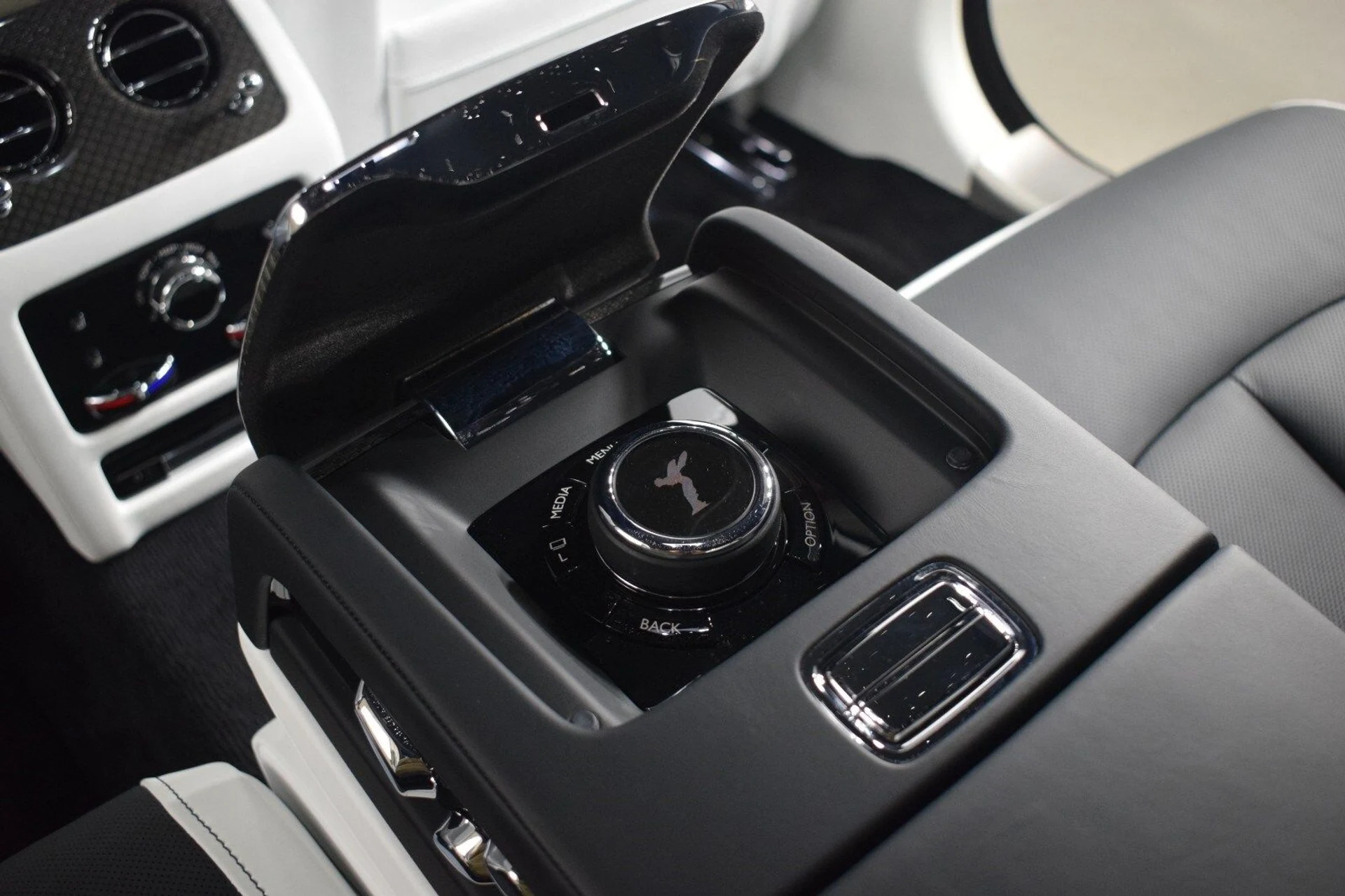 mph019_1182461012_3e83efd7d793f65471cb799ba0472ea3x_1d302434bf