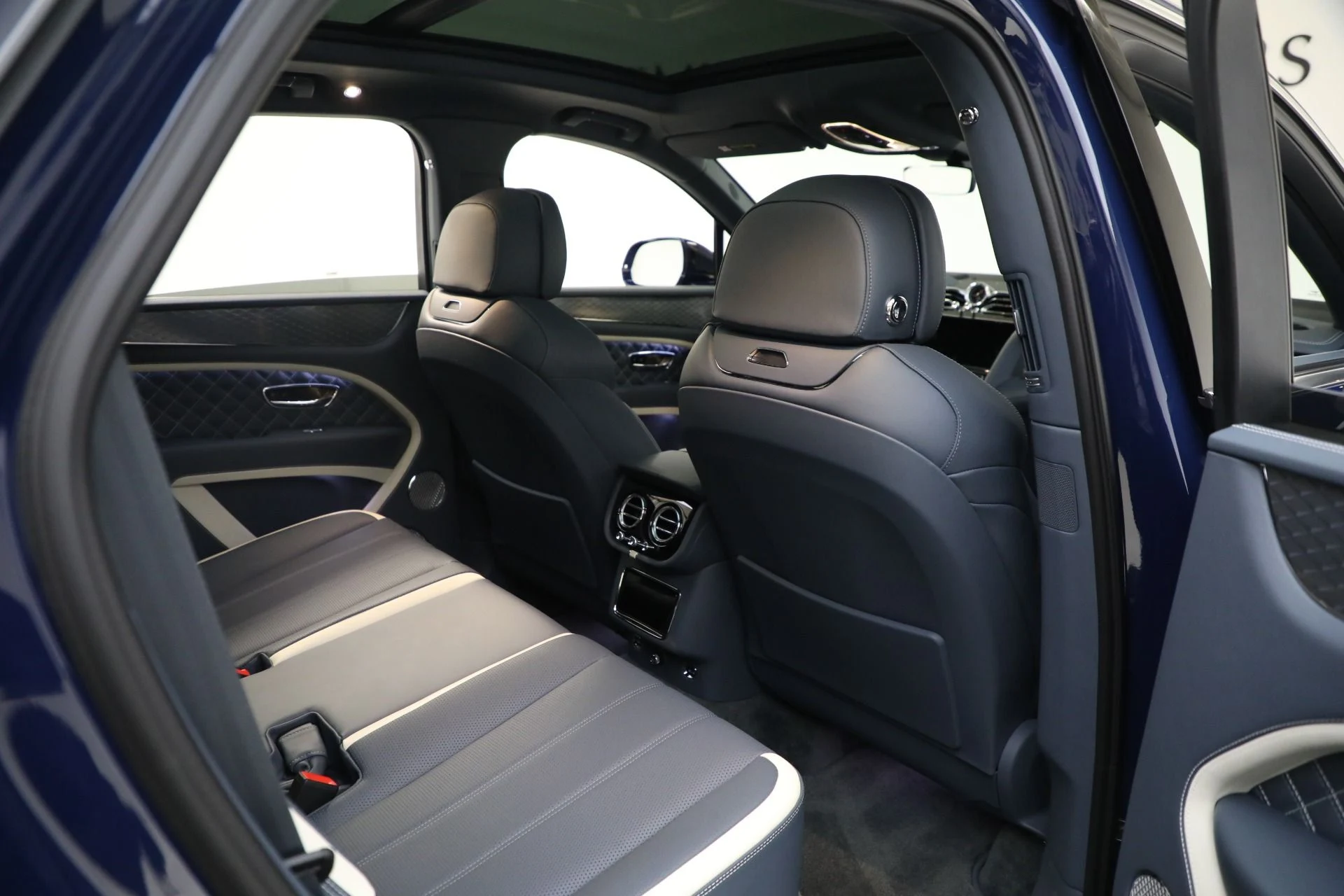 mph019_1184603369_Used_2023_Bentley_Bentayga_Speed_c43879c075