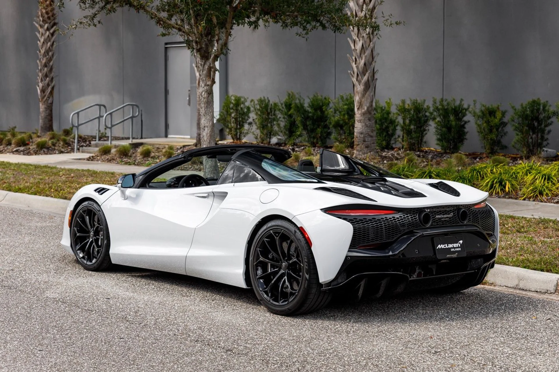 mph019_1196490018_658_p20_l_4d6edab88d