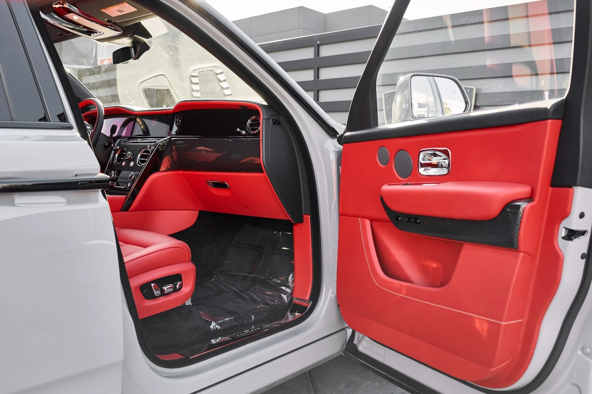 mph019_1198700283_Used_2025_Rolls_Royce_Cullinan_Black_Badge_1763084563_78bd9aa108