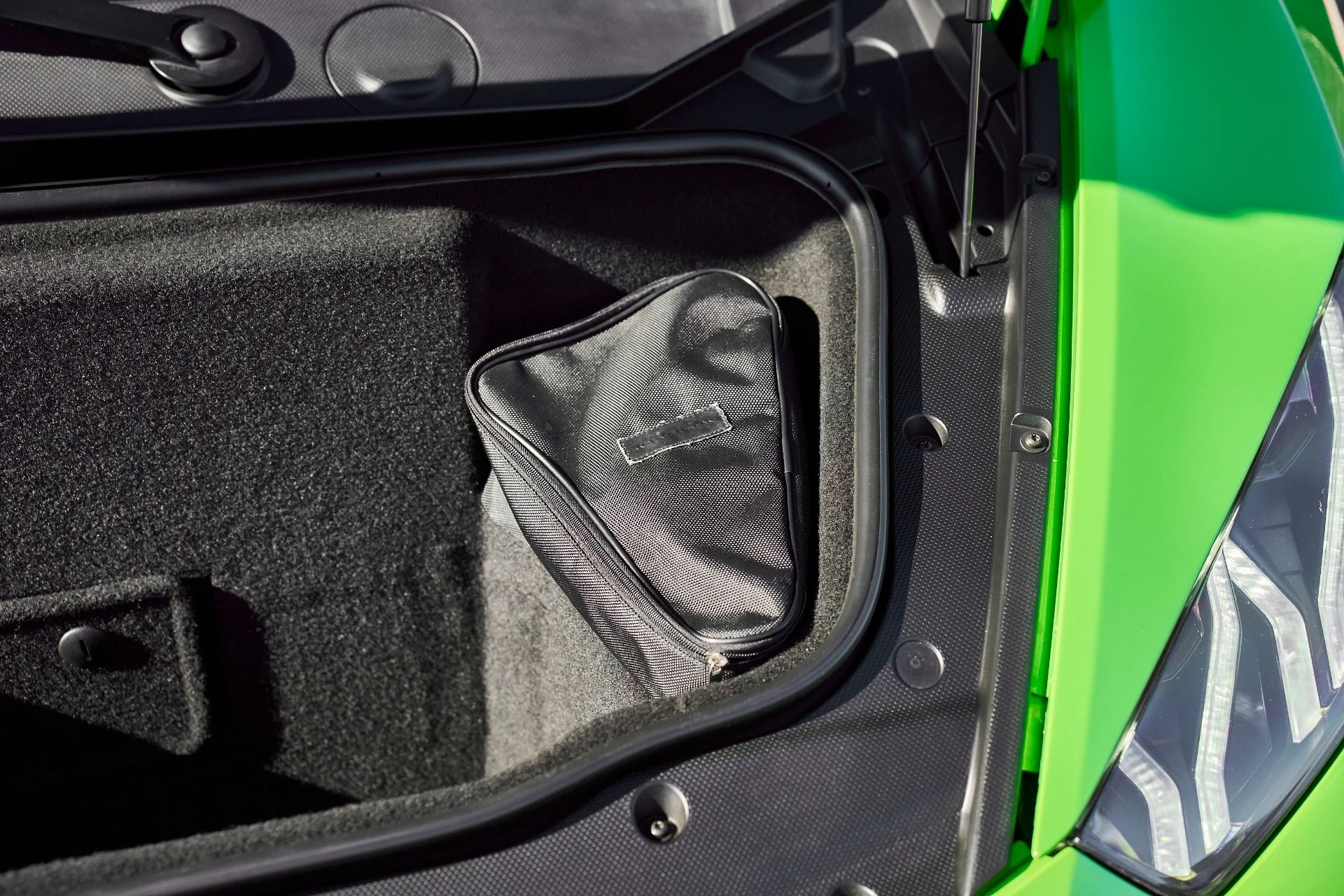 mph019_1199811723_Used_2019_Lamborghini_Huracan_Performante_Spyder_1764058267_c121172491