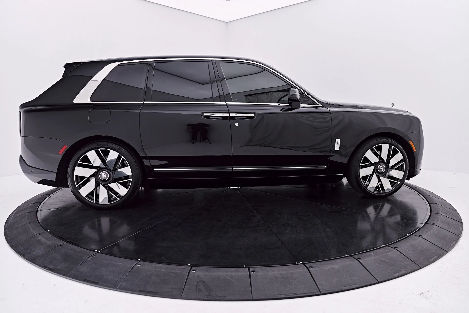 mph019_1202935281_Used_2025_Rolls_Royce_Cullinan_1786122765_bef2a4c643