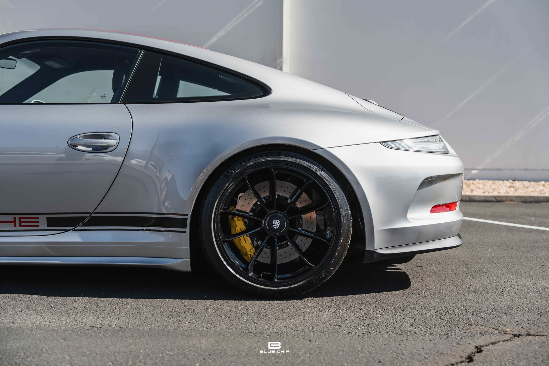mph019_1204629858_6a2c7e03da44e995fb0b66b0_2016_Porsche_911_R_20_14df8f62fd