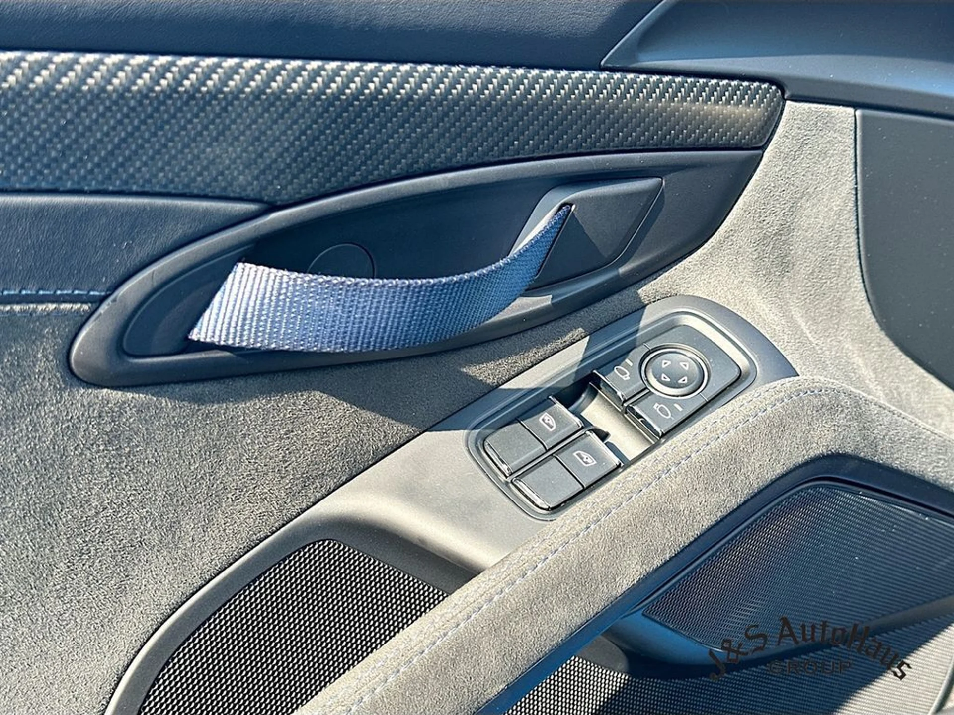 mph019_1212098237_va4egxc4f2i7cm789u1epx7jlm1u_66db30a978