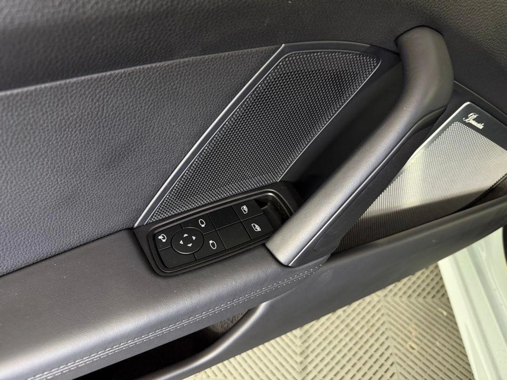 mph019_1215094026_Bv_JD_3_60_Sc_QS_Vfc_P_Kl_Q_Dr5_Bdcc_fd7f385692