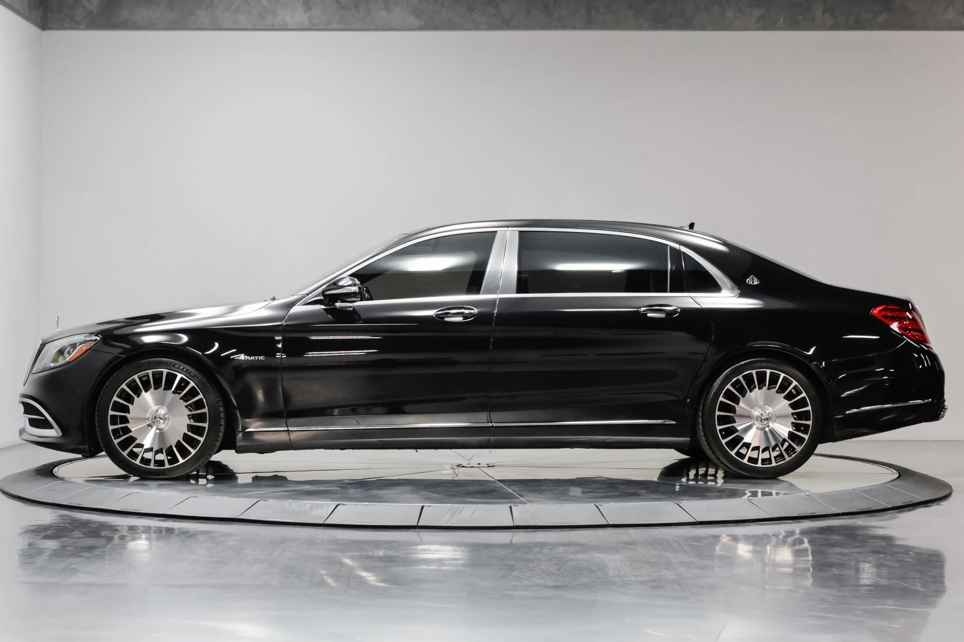 mph019_1220578182_Used_2019_Mercedes_Benz_S_Class_Maybach_S_560_4_MATIC_1761681414_61c6ed2f5d