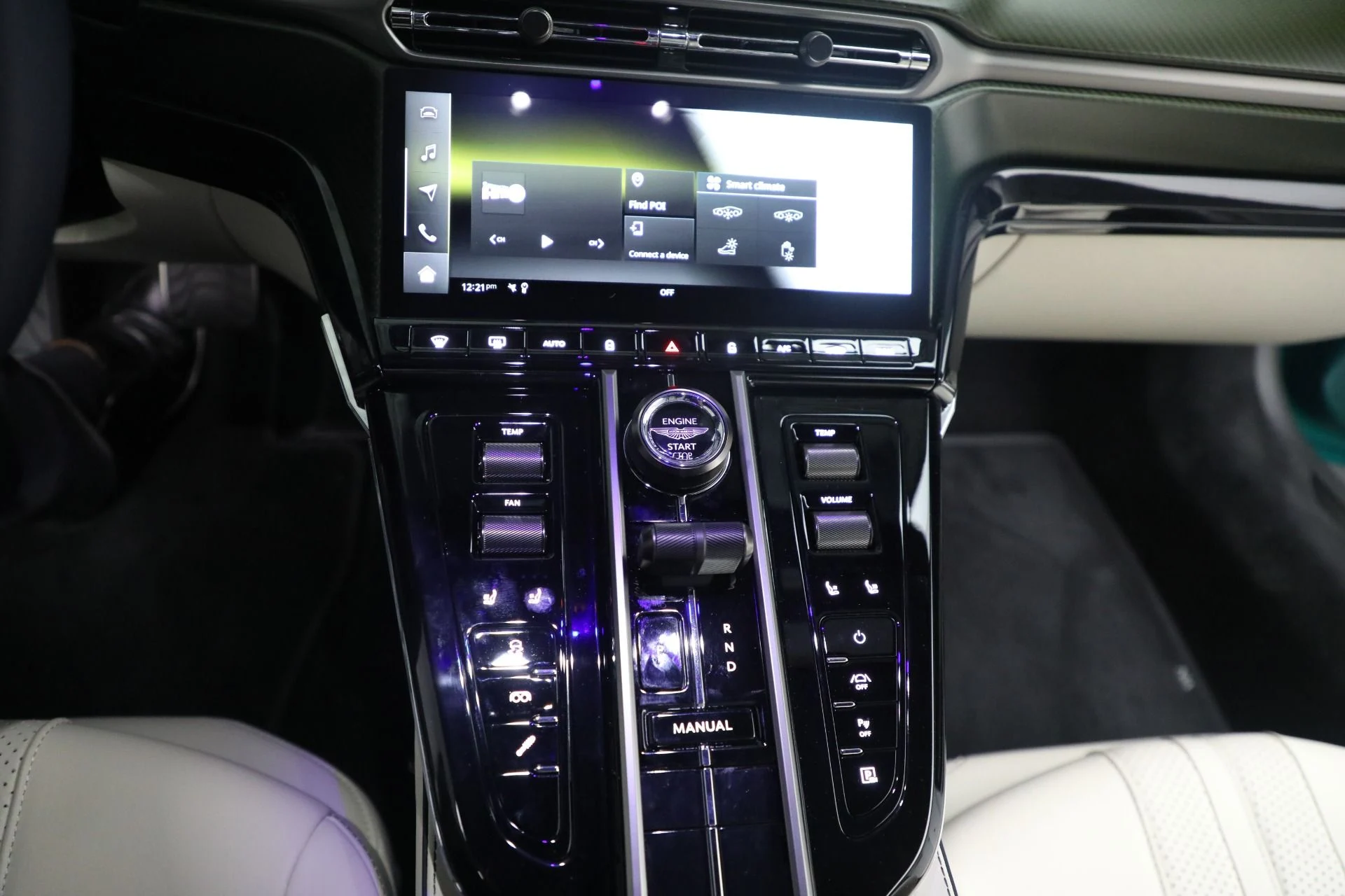 mph019_1224010432_New_2025_Aston_Martin_Vantage_7458b02cb9
