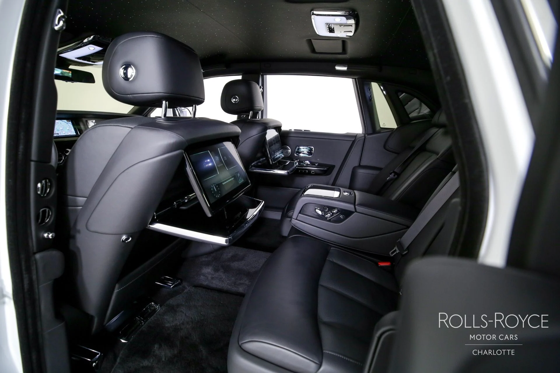 mph019_1231349568_Used_2023_Rolls_Royce_Phantom_1726254604_ed88c1d5f5