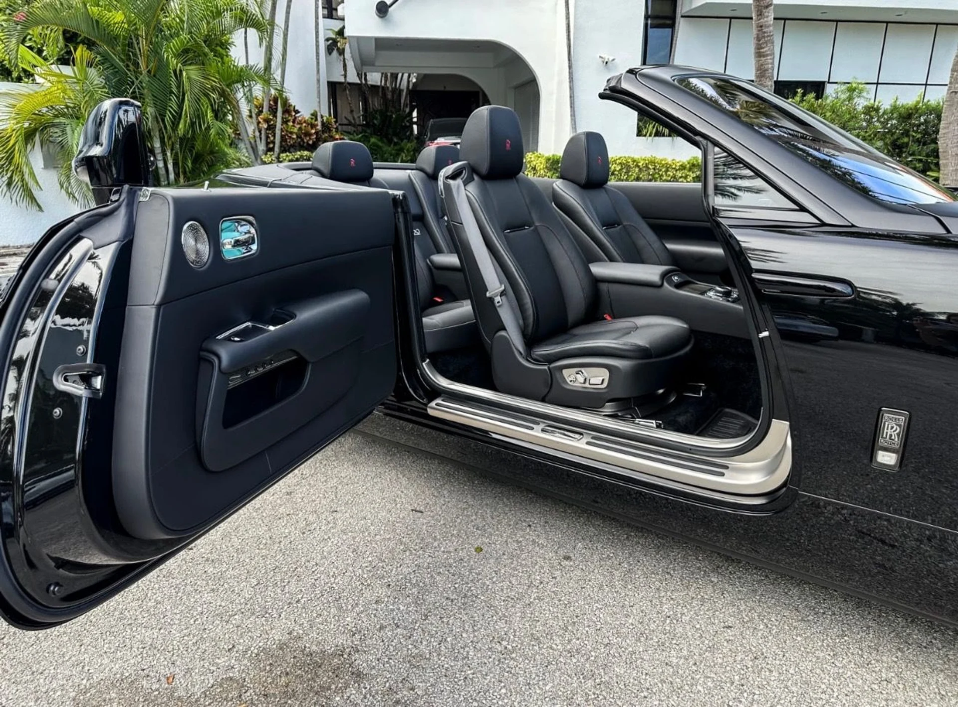 mph019_1238278153_Used_2020_Rolls_Royce_Dawn_Black_Badge_1765830395_c4fc6b91f6