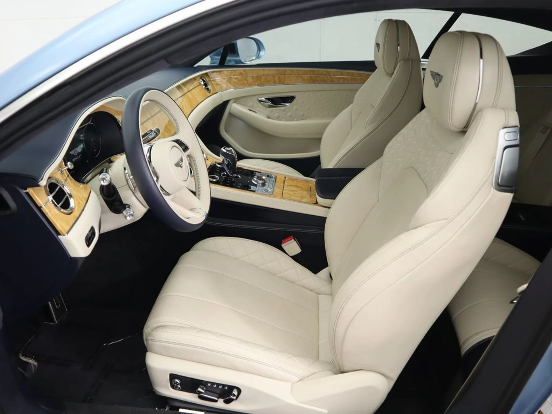 mph019_1239547572_used_2021_bentley_continental_gtv8coupe_8119_22822330_20_1024_92988e1096