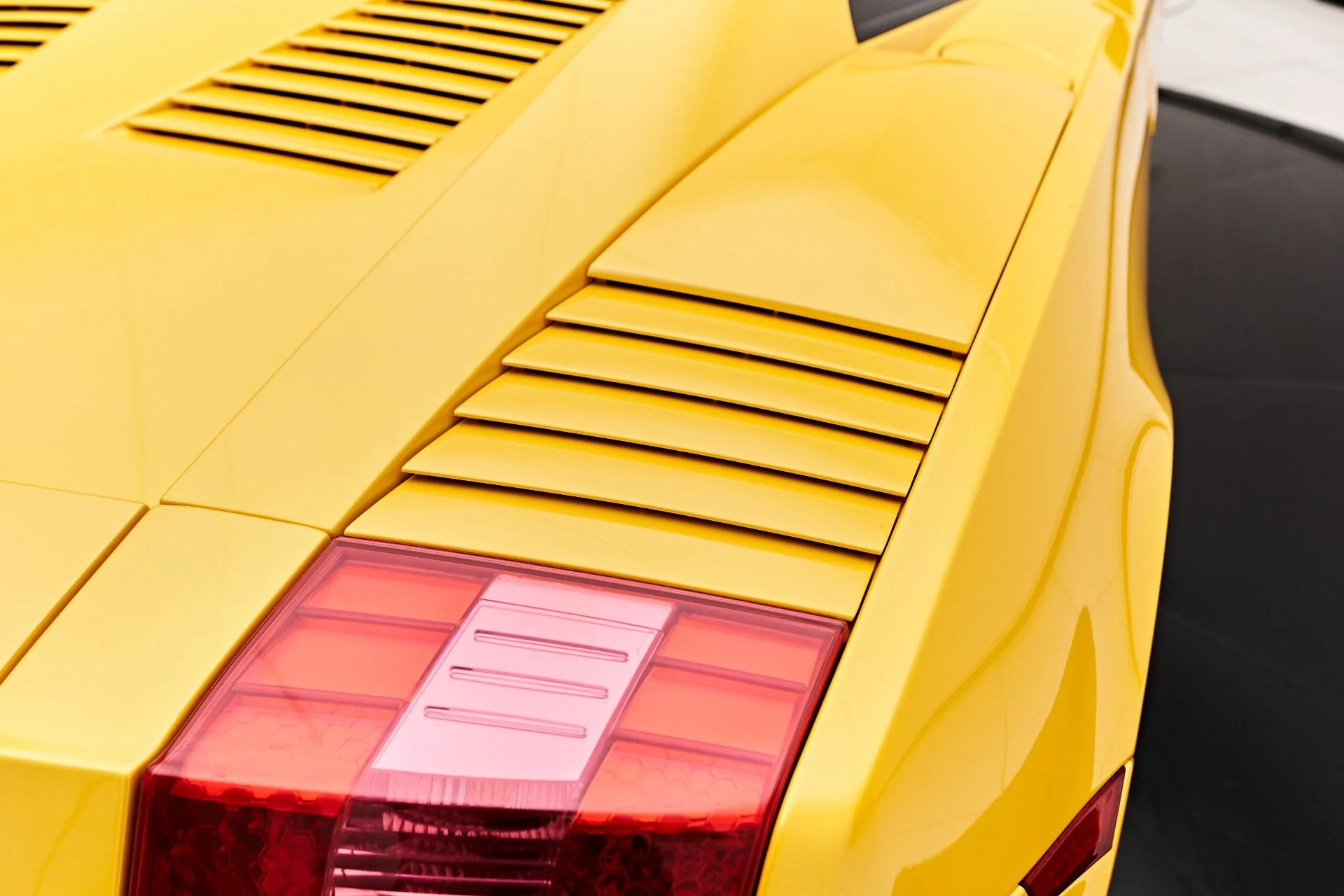 mph019_124458868_Used_2005_Lamborghini_Gallardo_1703127301_d72b24337d