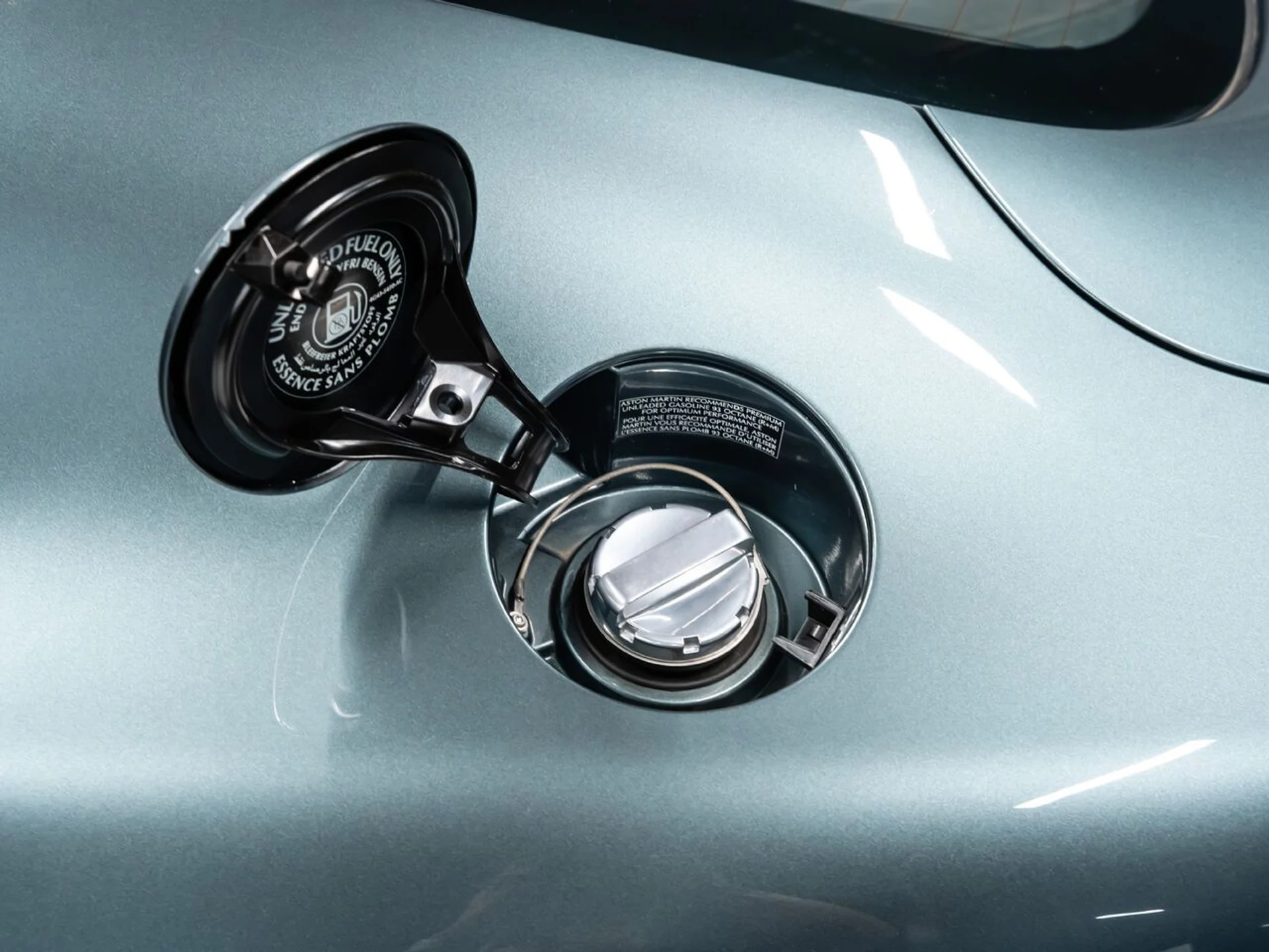 mph019_1249340994_aston_martin_v8_vantage_2015_2c3052c426