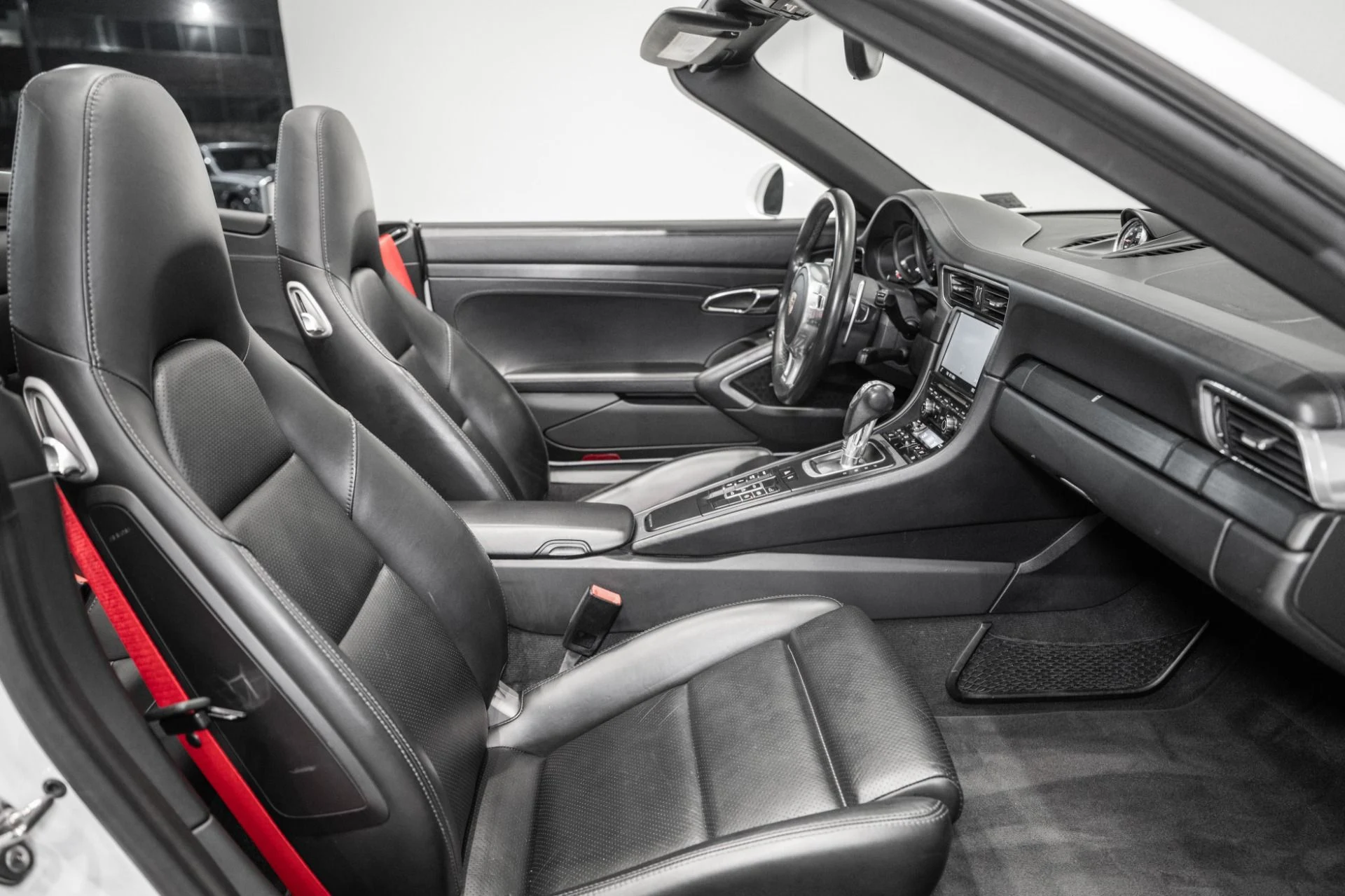 mph019_1251350673_Used_2016_Porsche_911_Carrera_GTS_1766504959_b9f4a3af1c