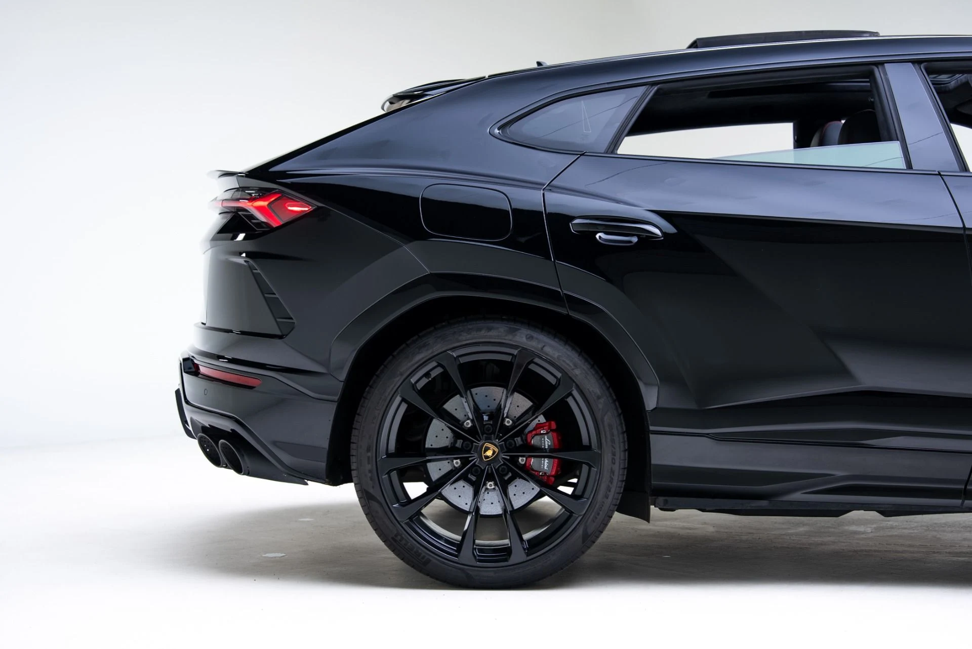 mph019_12516377_Used_2022_Lamborghini_Urus_1769211578_16b2a717ab