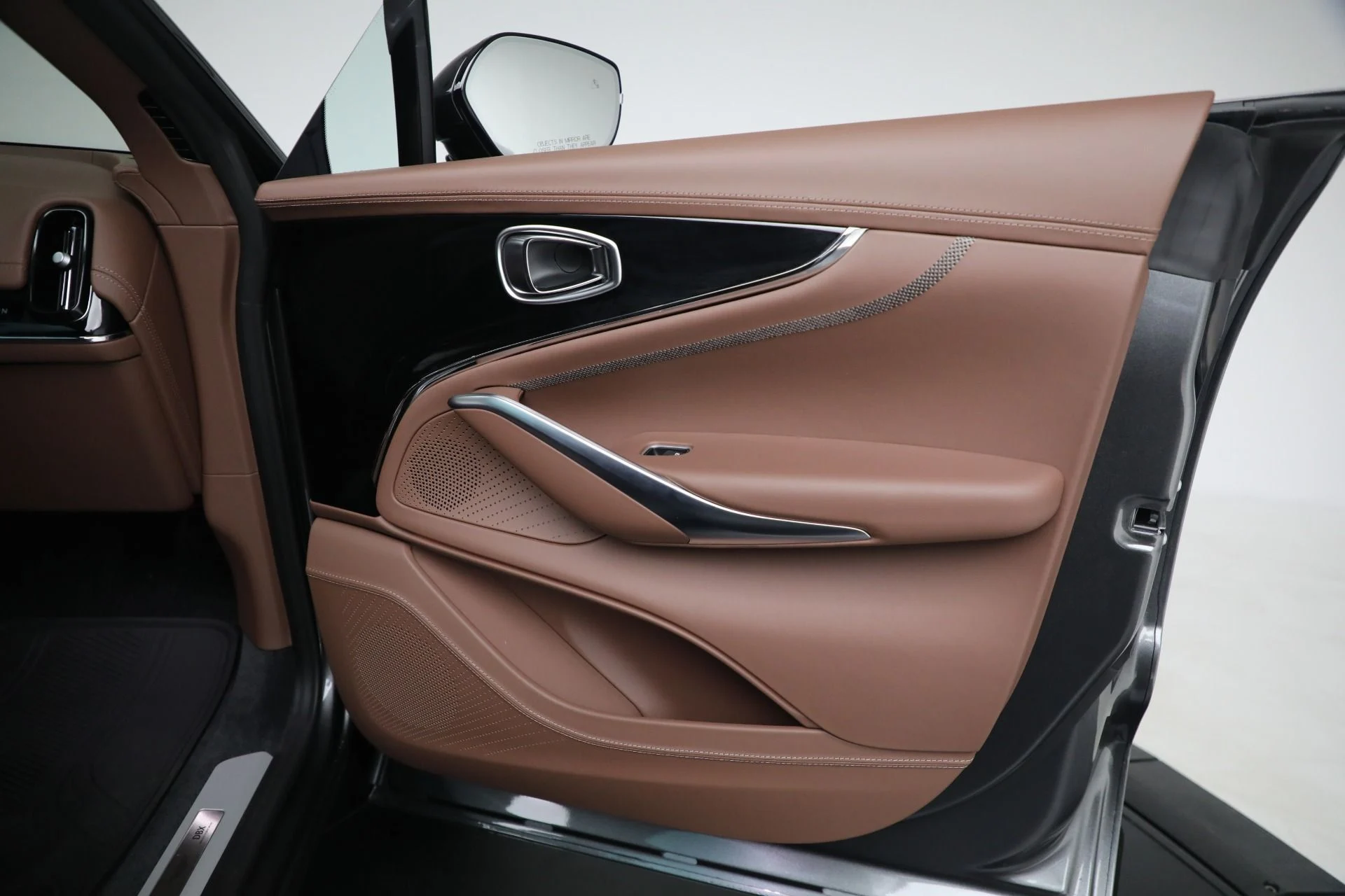 mph019_1254474260_New_2025_Aston_Martin_DBX_707_041e2a8985