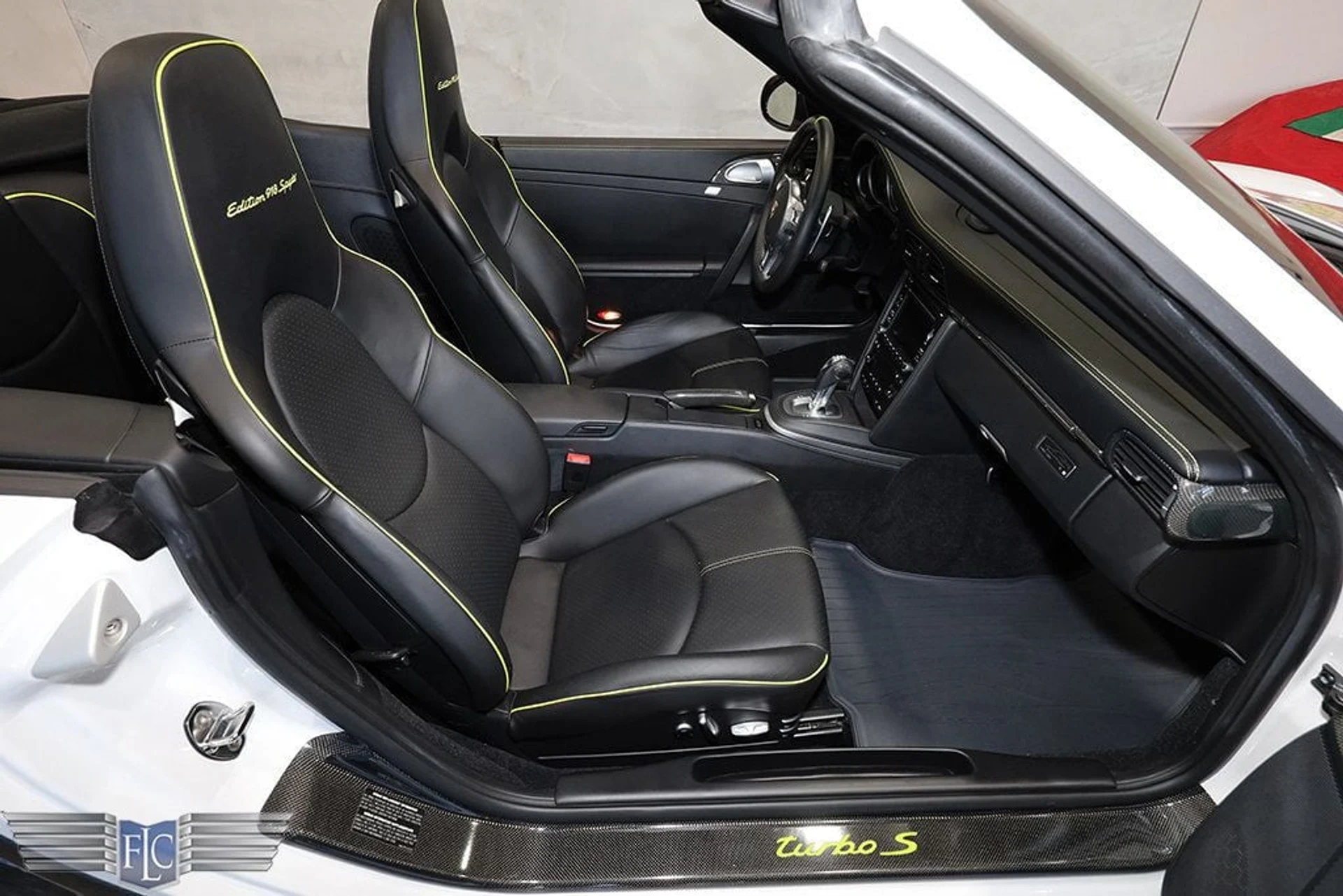 mph019_1255687051_used_2012_porsche_911_turbocabriolet_9689_23013530_20_1024_fcdc0555ee