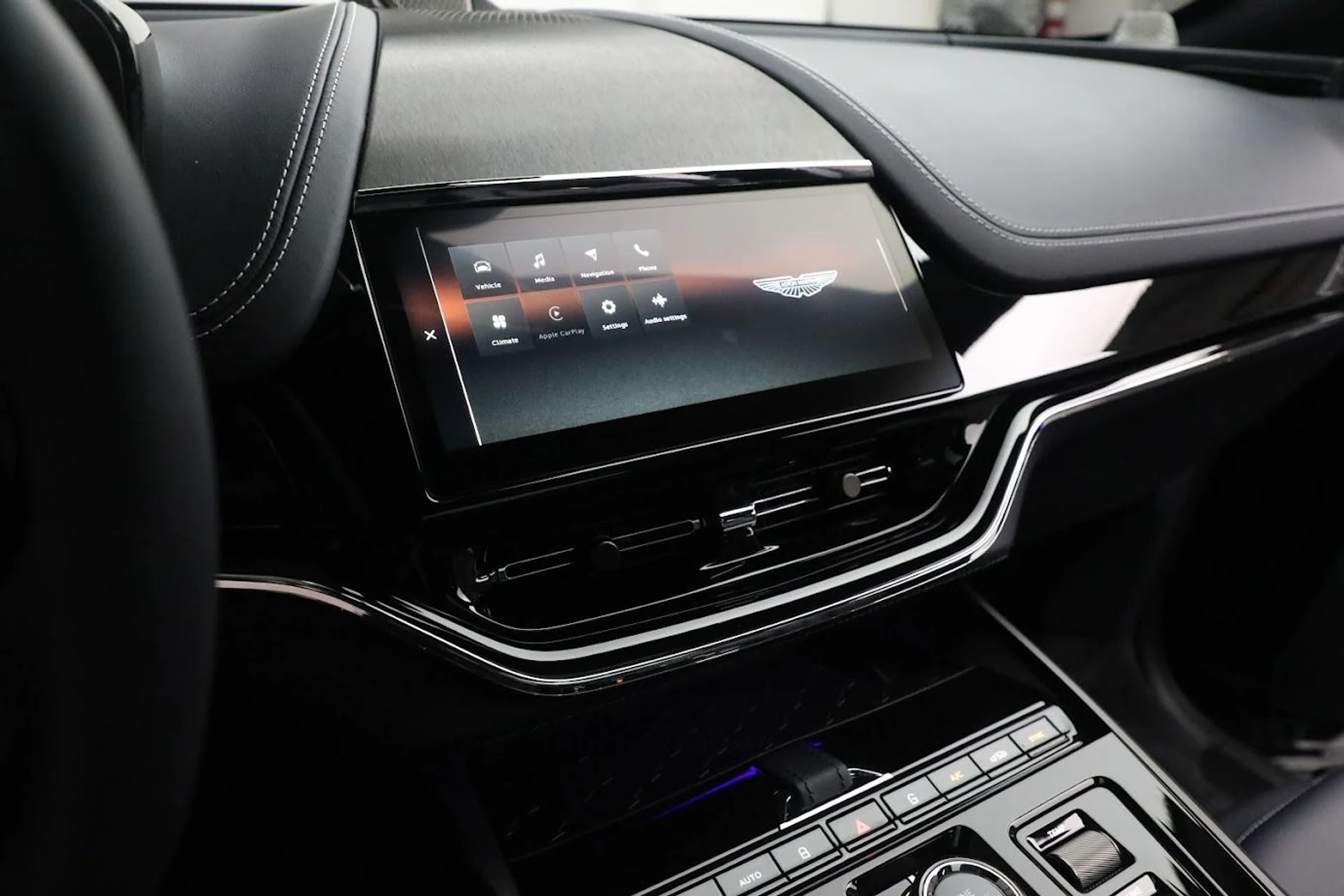 mph019_1277598532_New_2025_Aston_Martin_DBX_707_70be903b61
