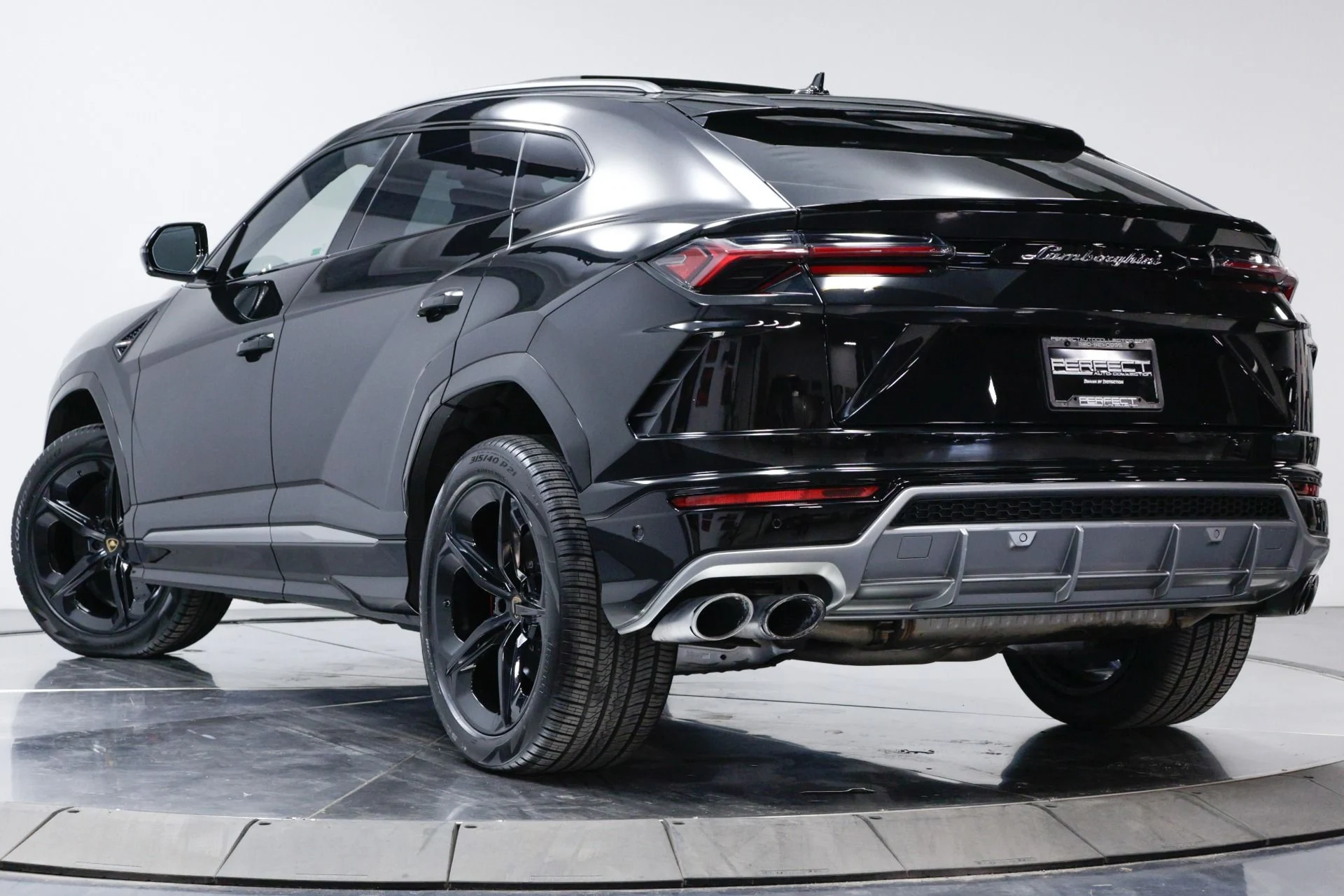 mph019_127800103_Used_2019_Lamborghini_Urus_1760386129_dc29313f29