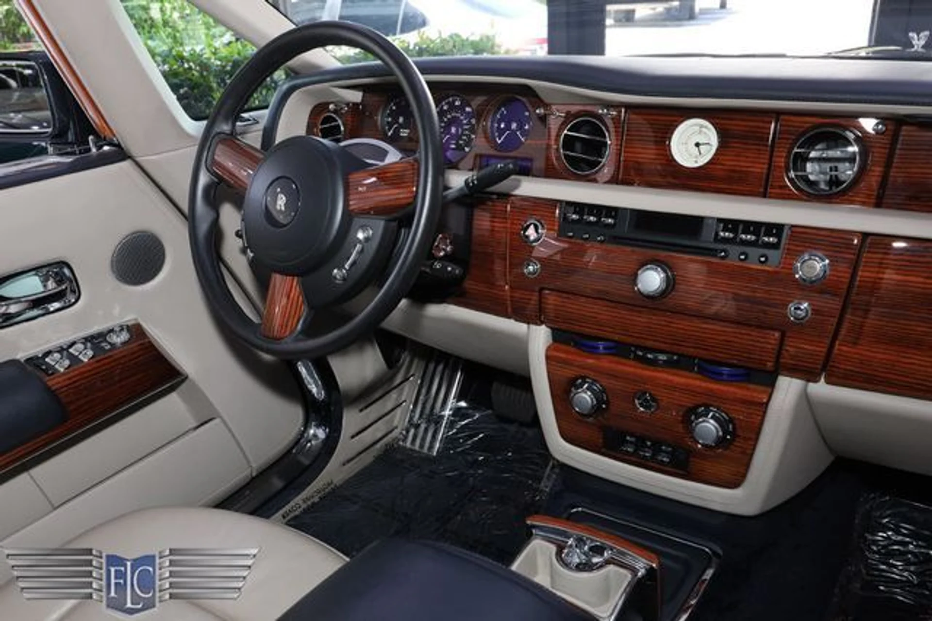 mph019_128033760_used_2009_rolls_royce_phantom_coupe_2drcoupe_6305_23064698_24_640_3a34da9527