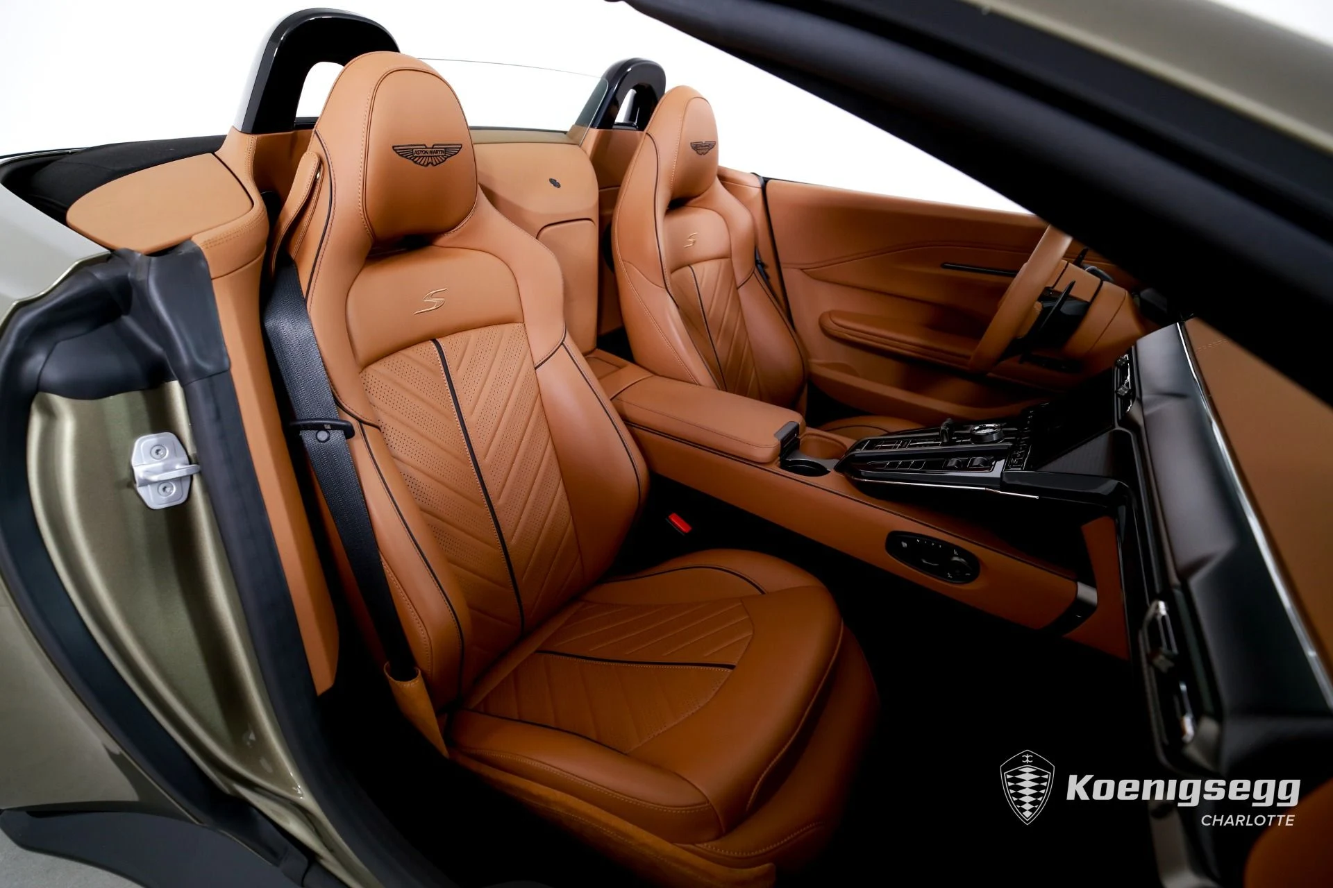 mph019_1293602514_Used_2026_Aston_Martin_Vantage_S_Roadster_1782838317_7b93b24b9a