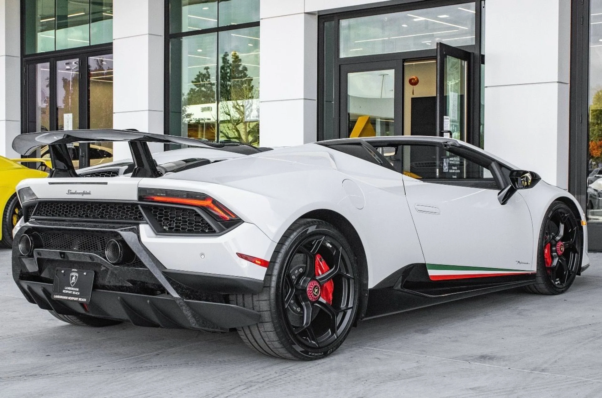 mph019_1306943531_Used_2018_Lamborghini_Huracan_LP_640_4_Performante_Spyder_1776111565_806e7b7cbd