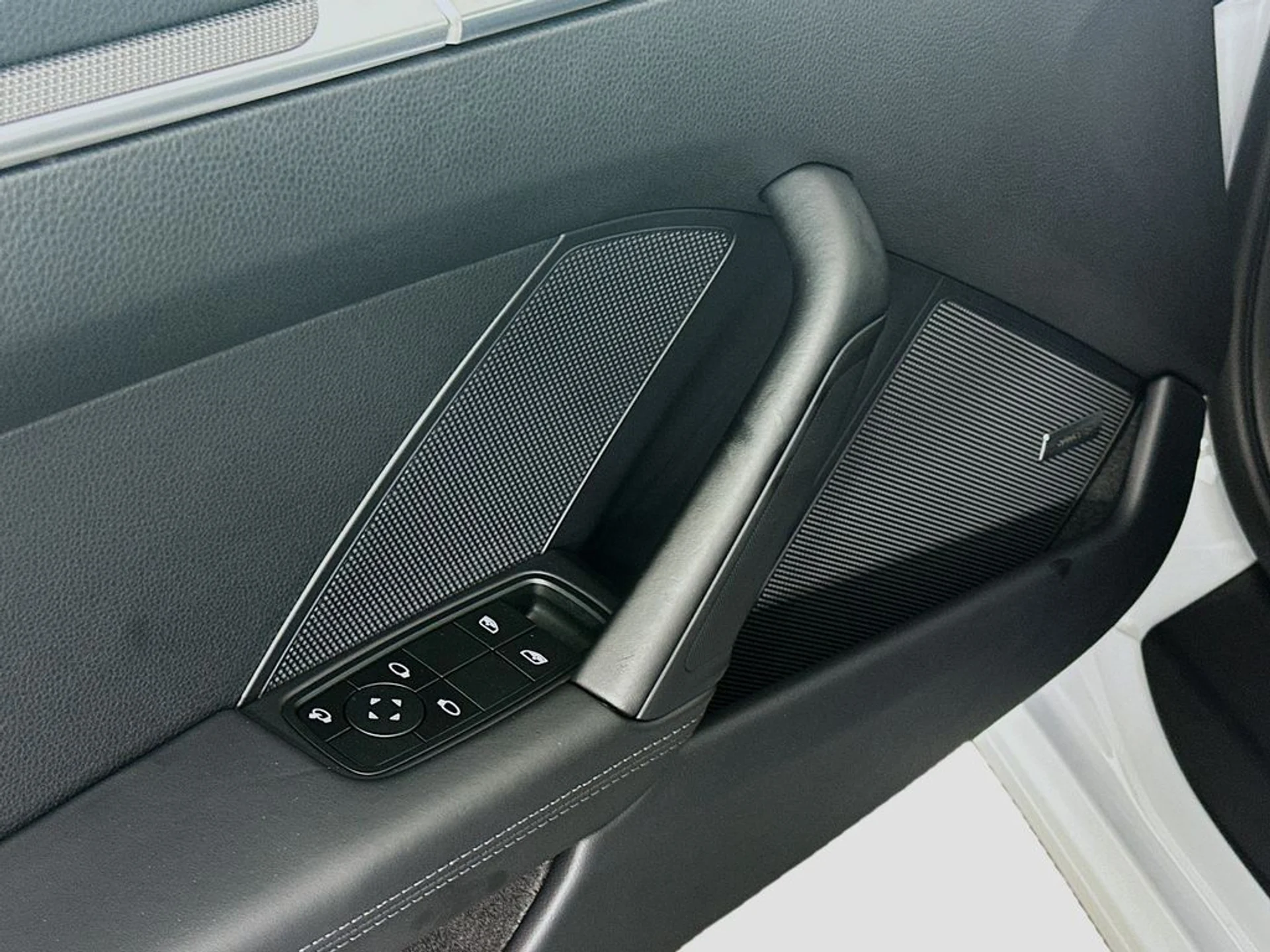 mph019_1323762915_811e19bcb5e1419a0b3de8c05302bc06x_966d6cd7d3