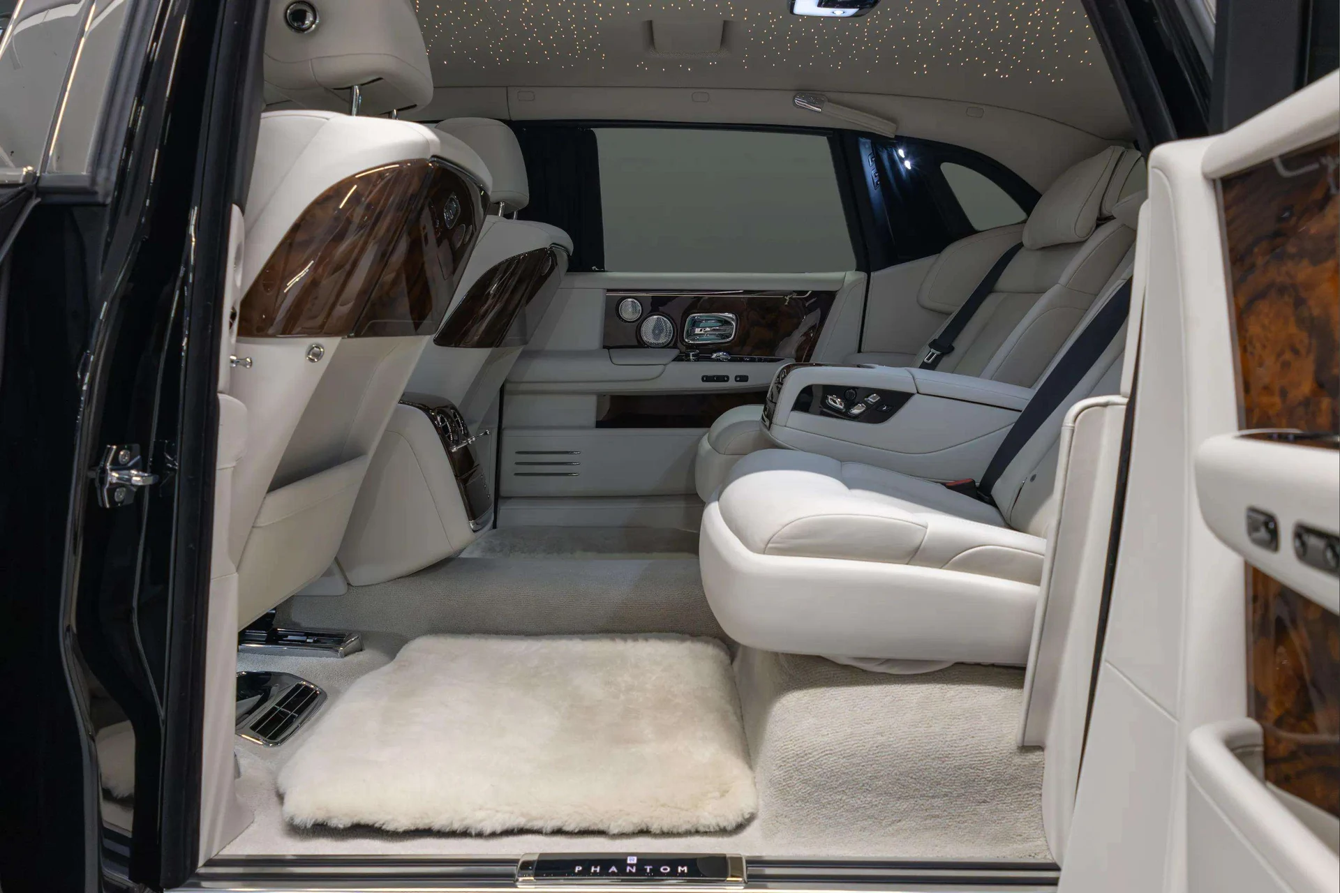 mph019_132829427_06b45b20_3a73_4f00_b8fd_716e34ebd5e6_202420_Rolls_Royce20_Phantom20_Extended20_Wheelbase2028_SCATT_8_C02_RU_22331429_19_efc011143f